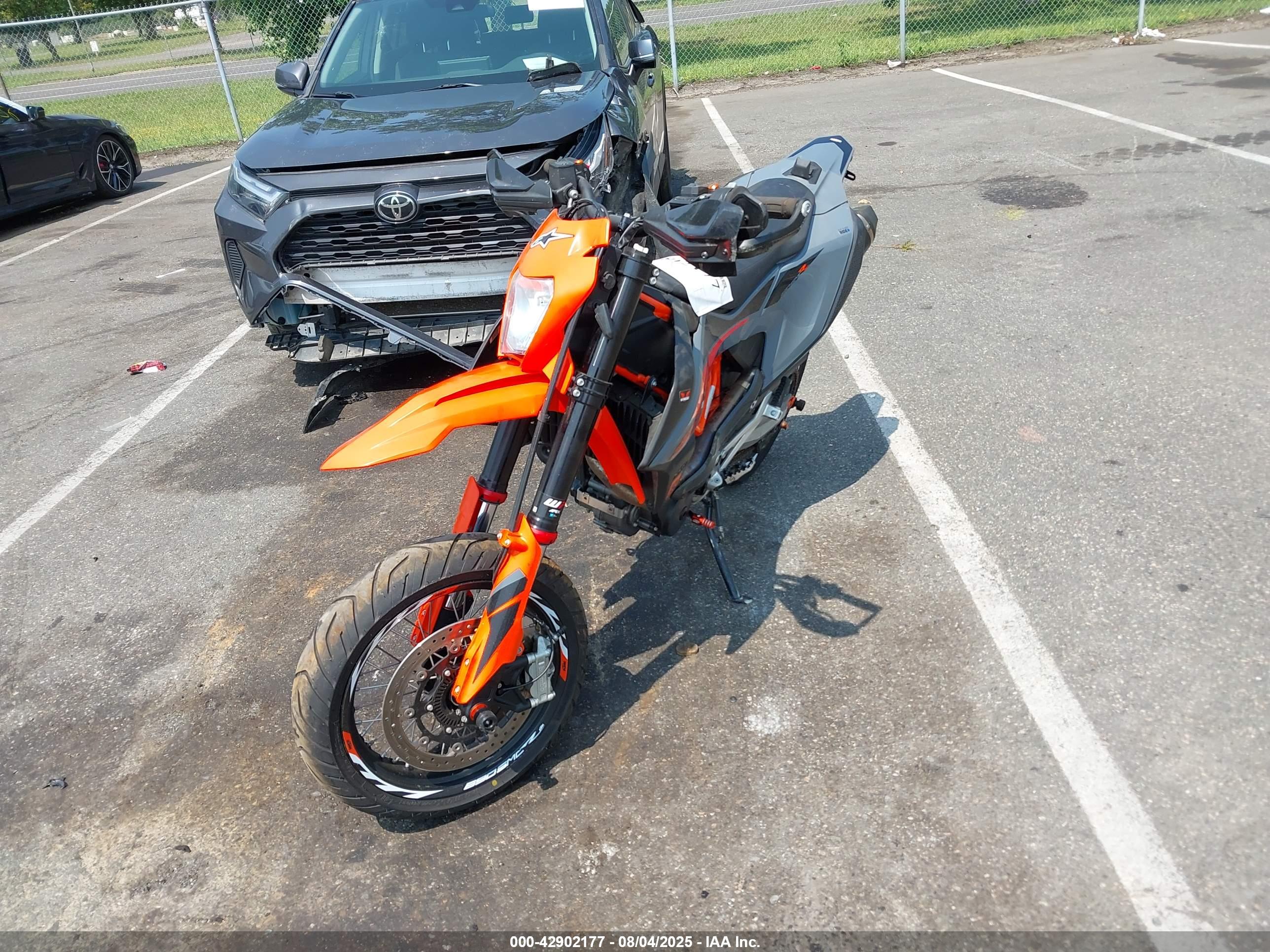 KTM 690 image 2