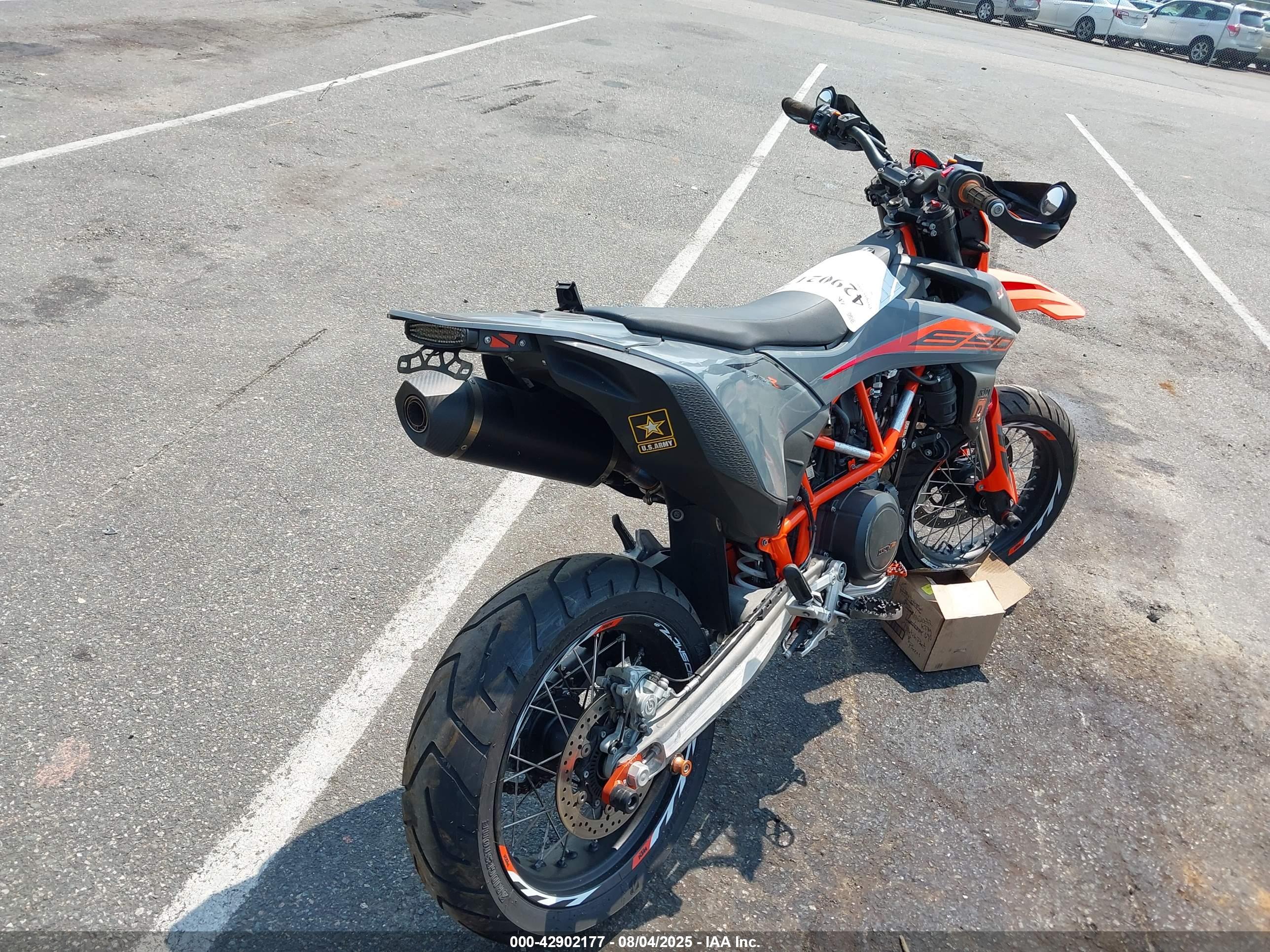 KTM 690 image 4