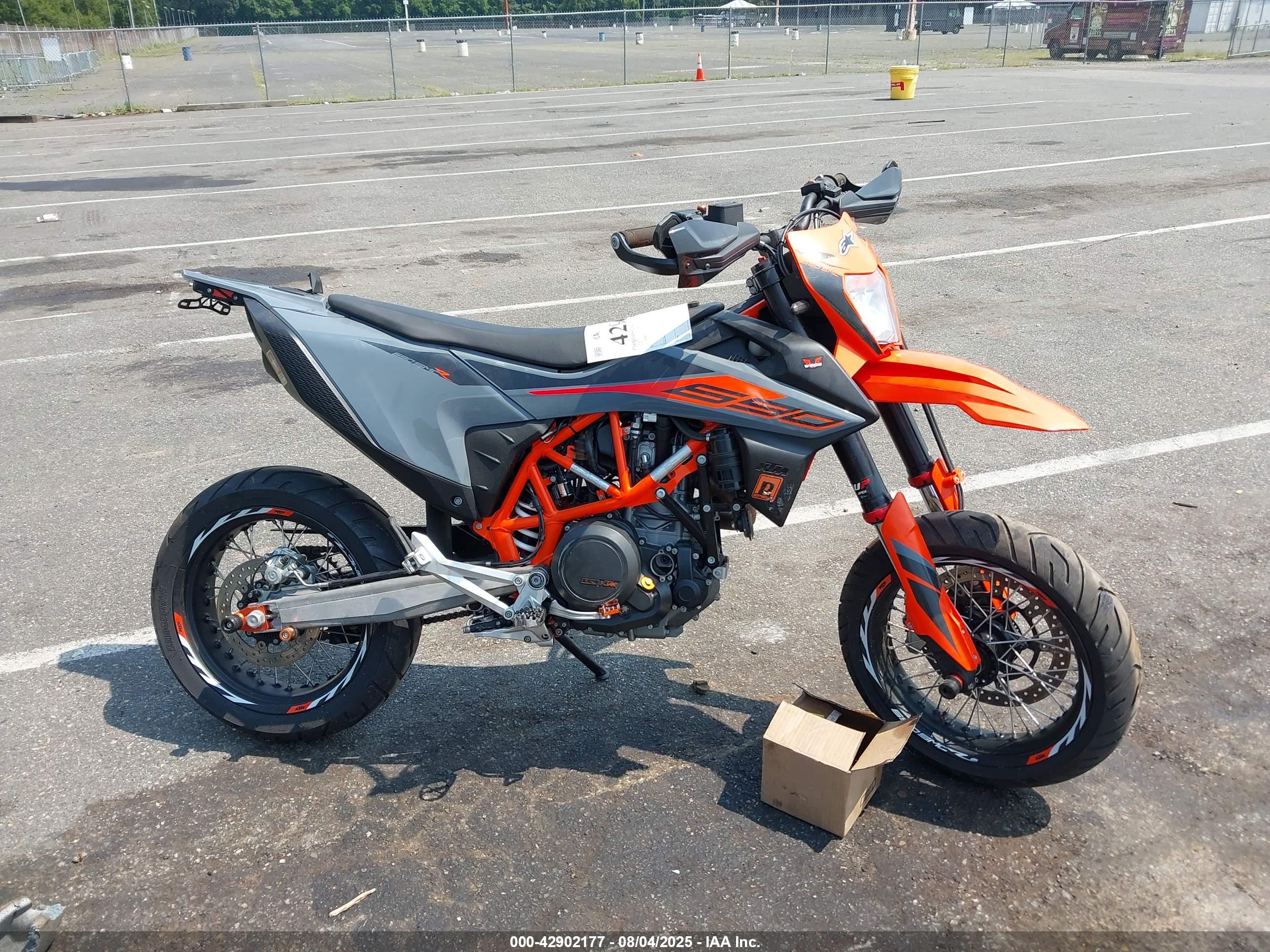 KTM 690 image 8