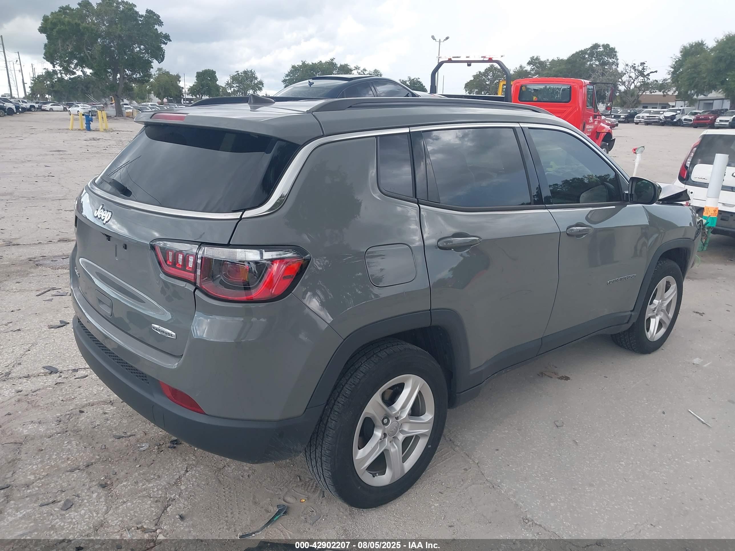 JEEP COMPASS image 4