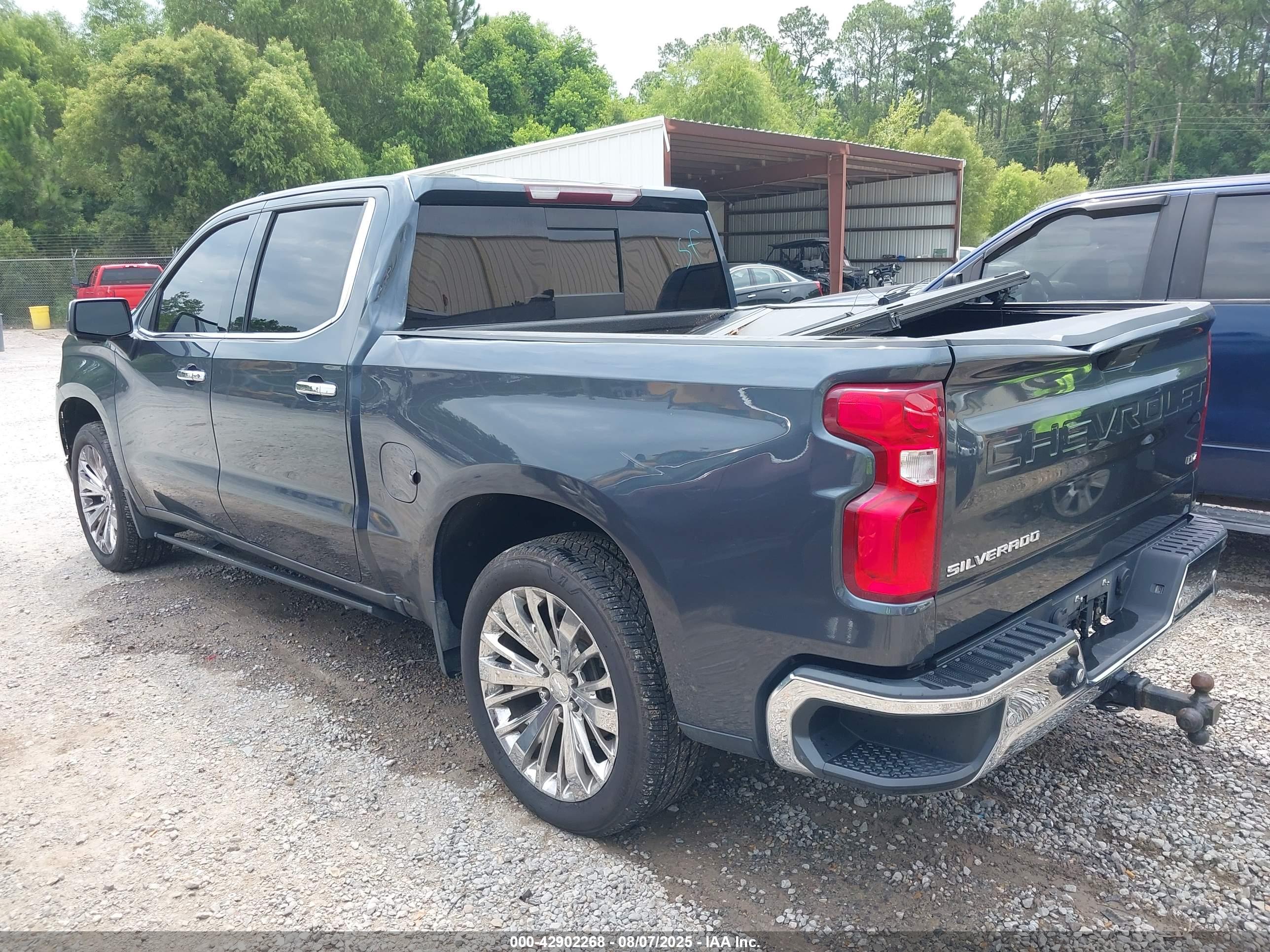 CHEVROLET SILVERADO image 3