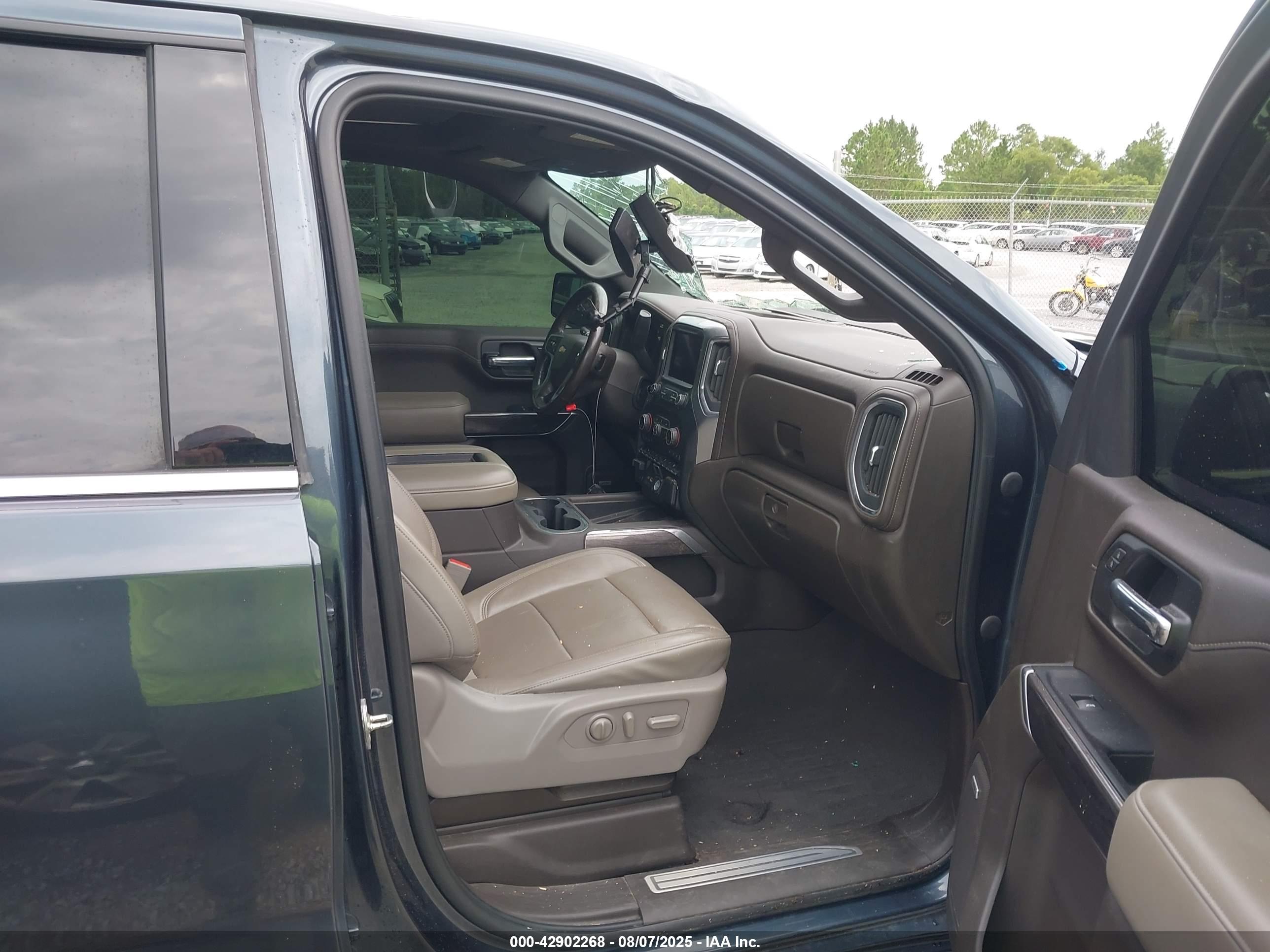CHEVROLET SILVERADO image 5