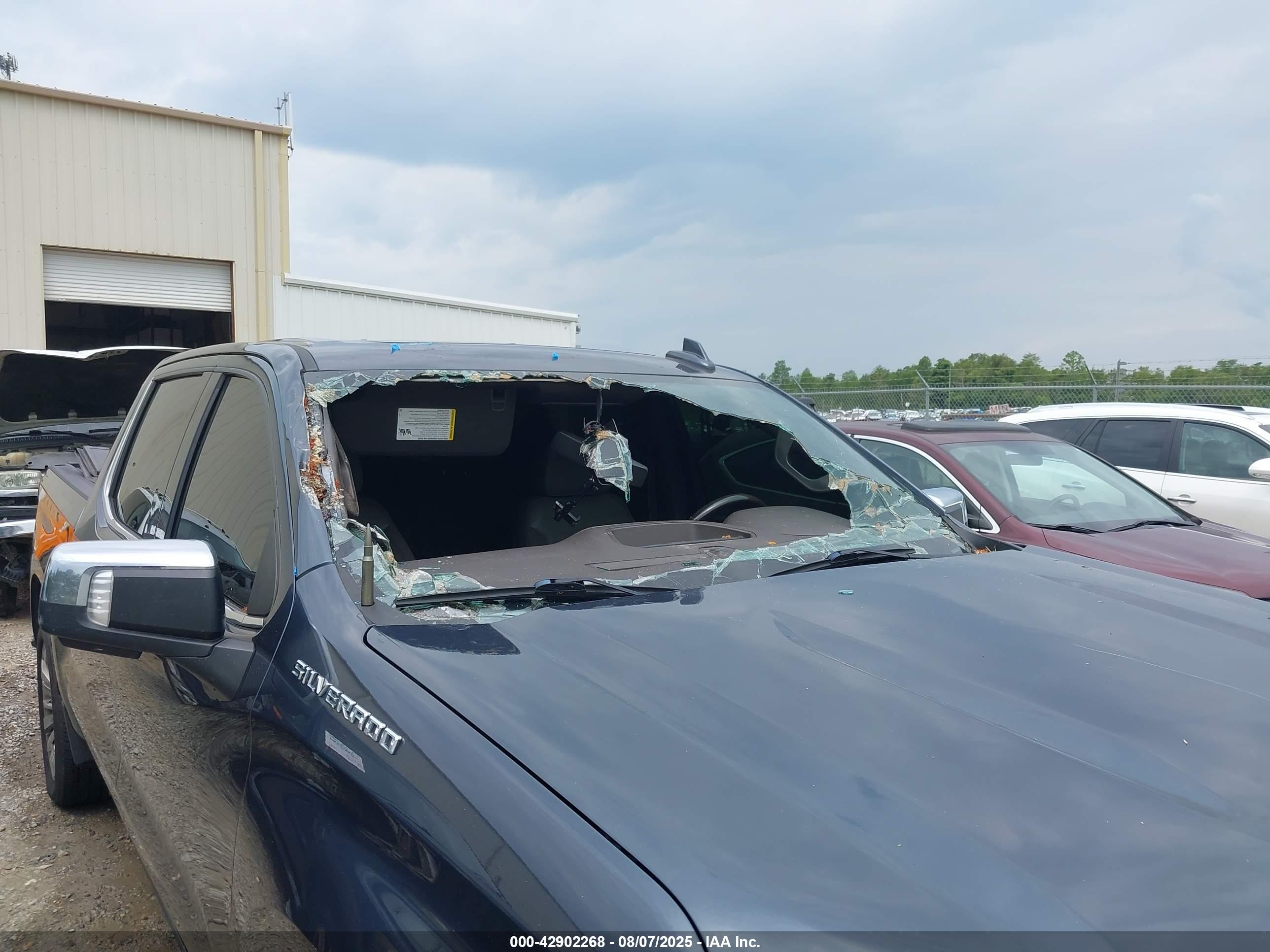 CHEVROLET SILVERADO image 6