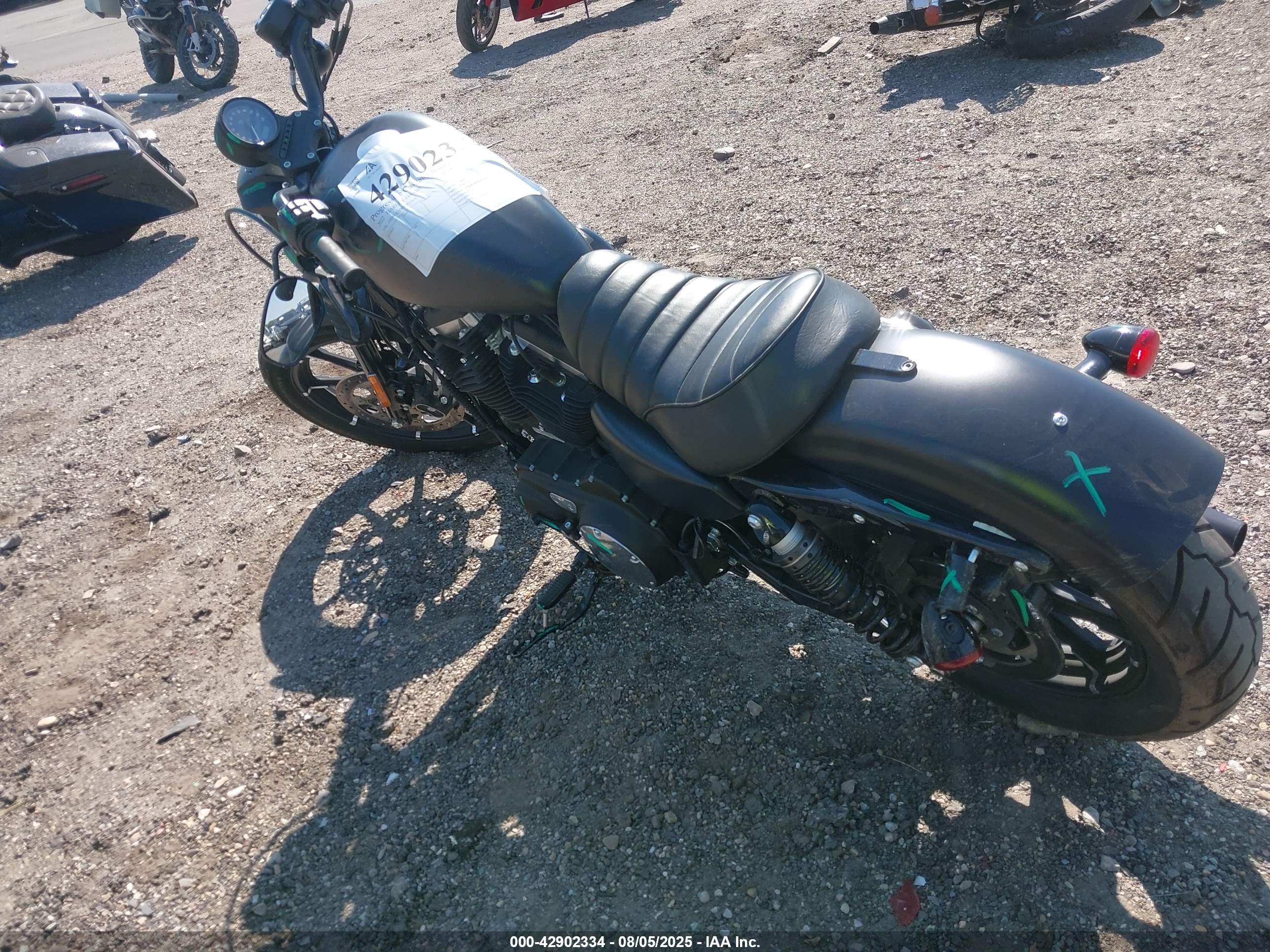 HARLEY-DAVIDSON XL883 image 3