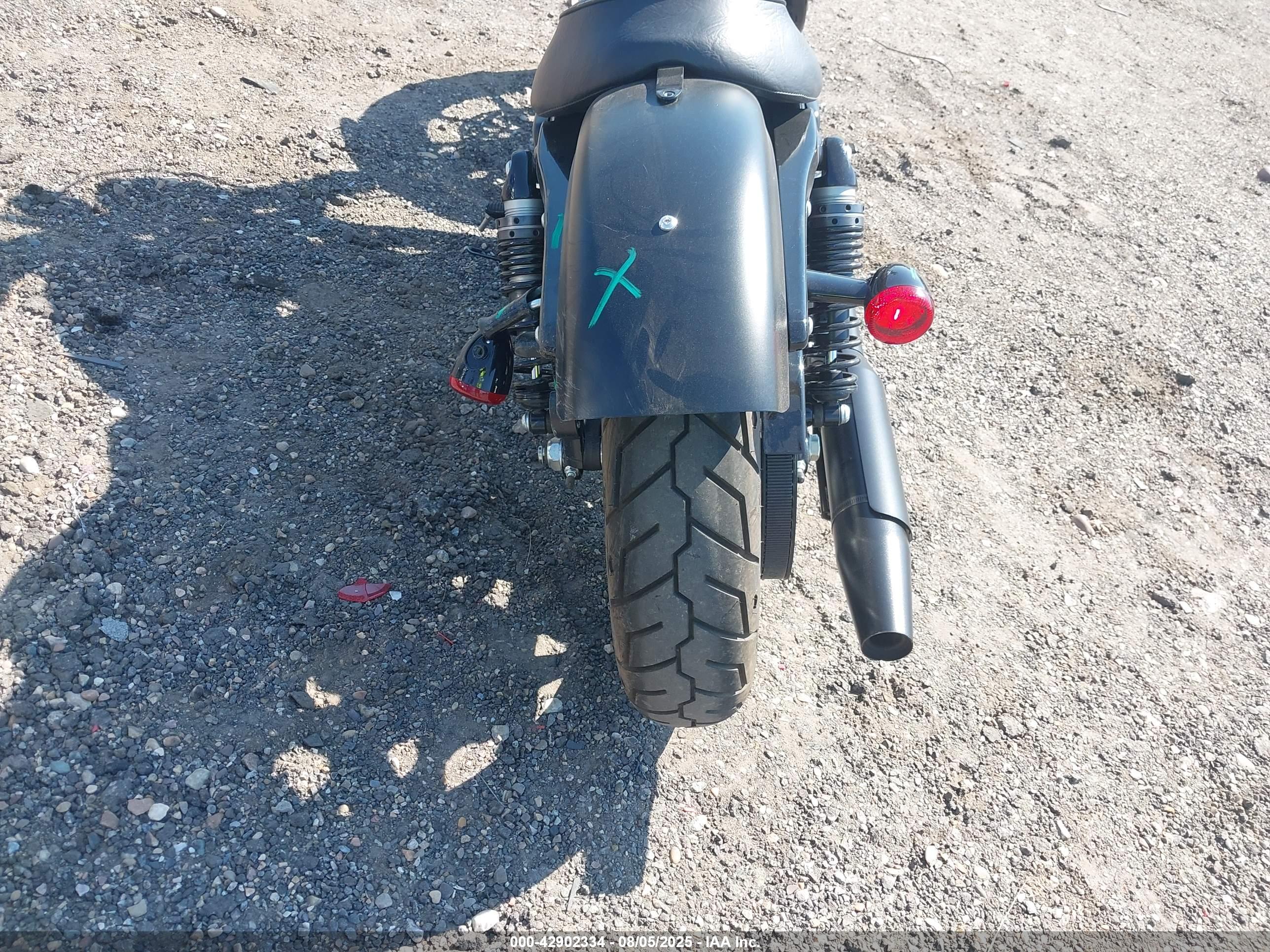 HARLEY-DAVIDSON XL883 image 6