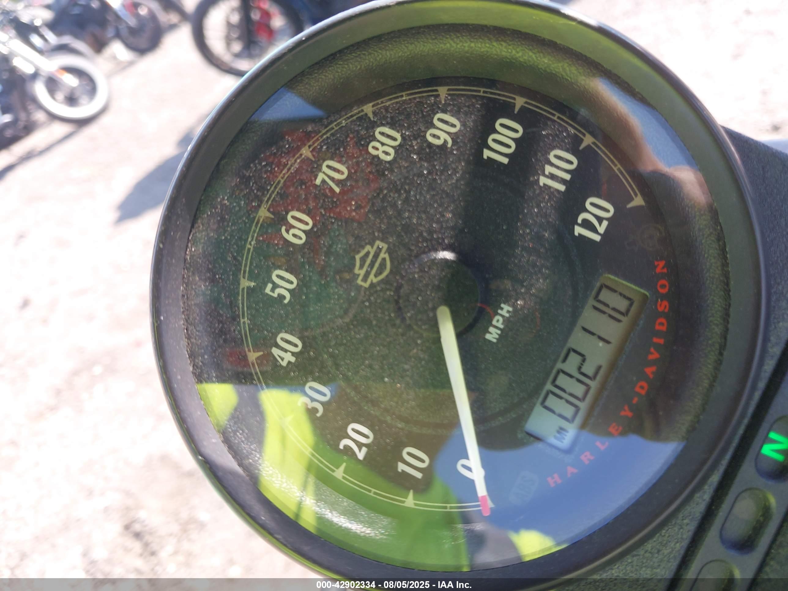 HARLEY-DAVIDSON XL883 image 7