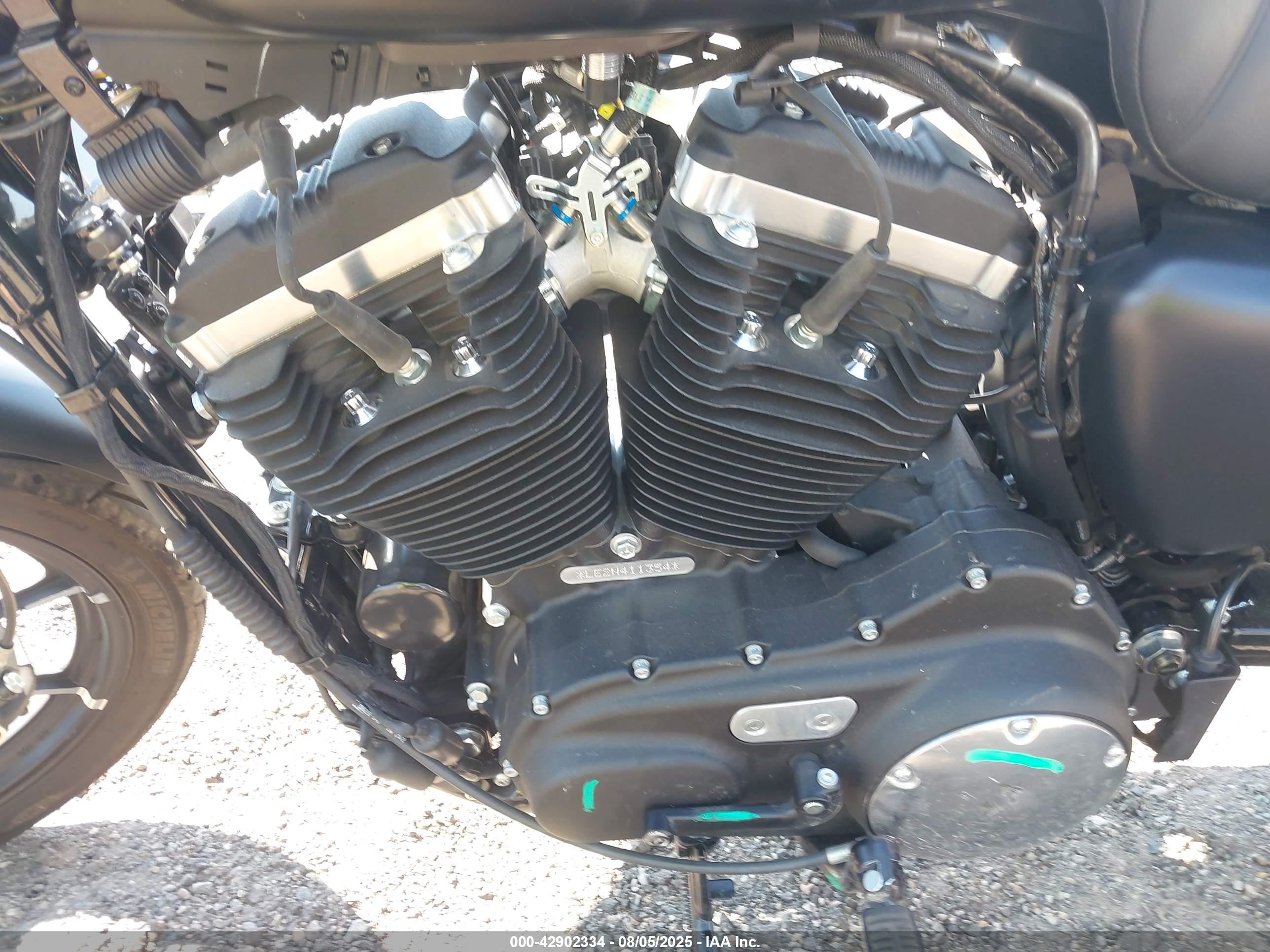 HARLEY-DAVIDSON XL883 image 9