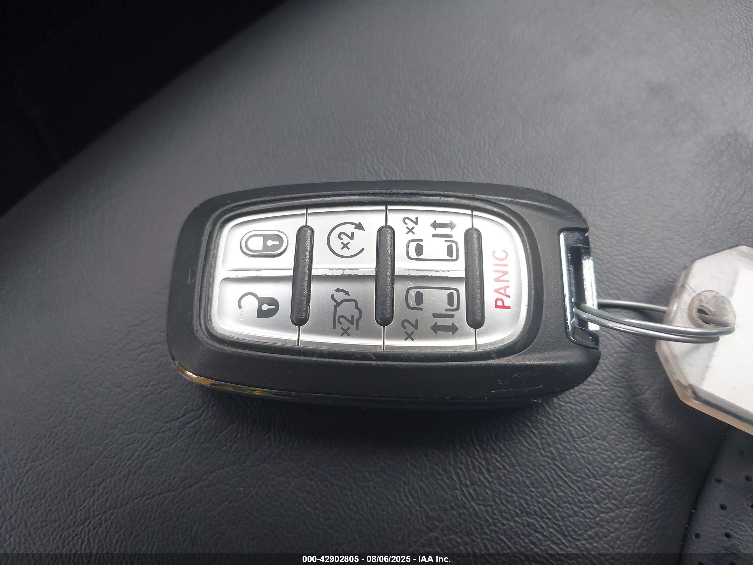 CHRYSLER PACIFICA image 11
