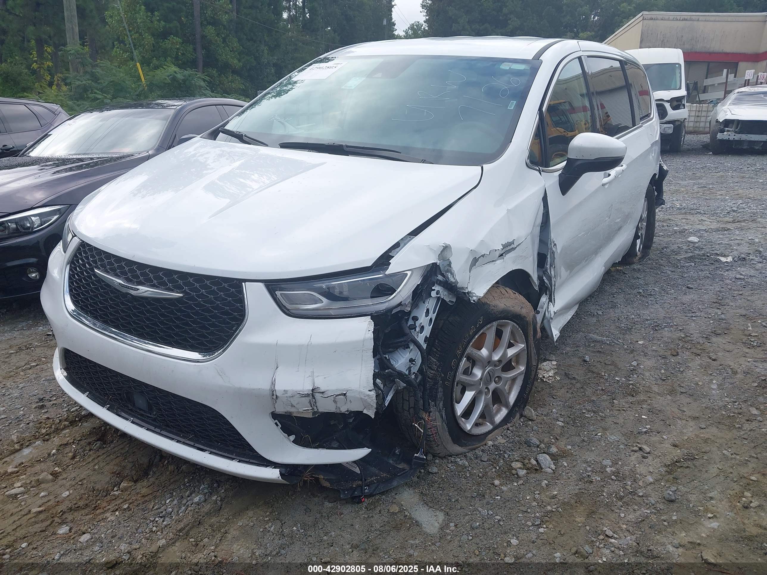 CHRYSLER PACIFICA image 2