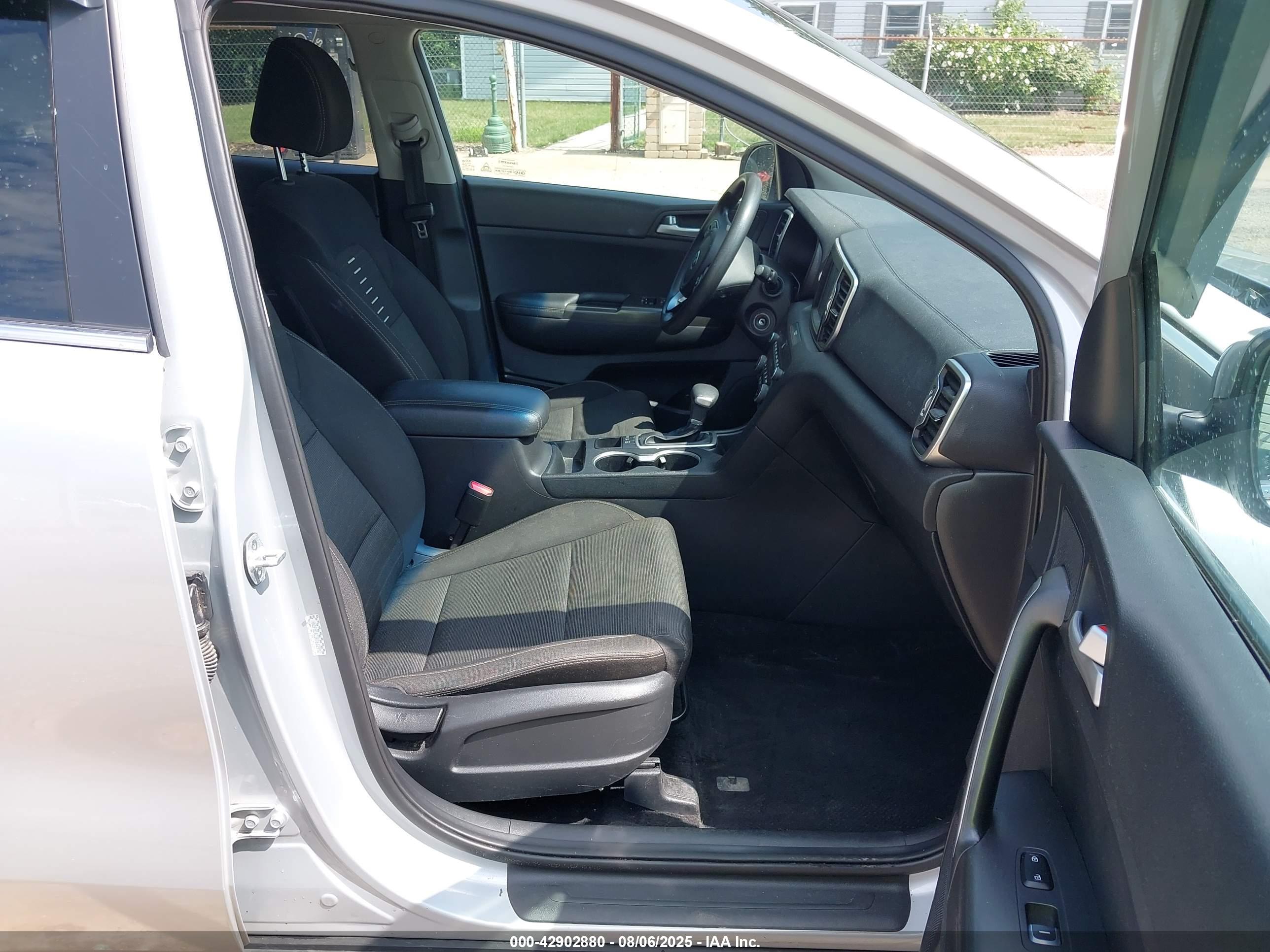 KIA SPORTAGE image 5