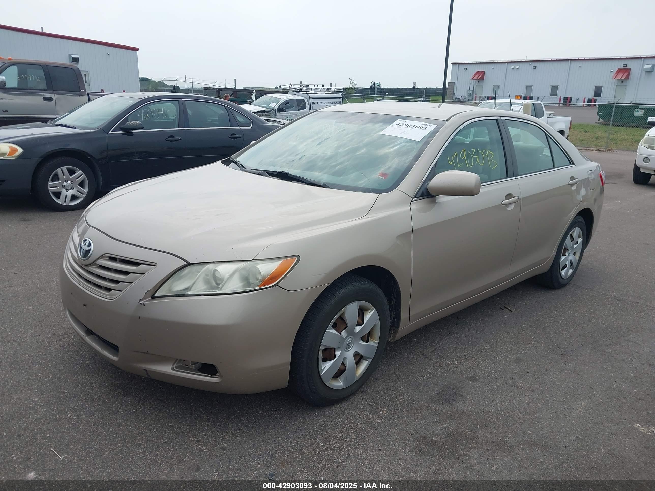 TOYOTA CAMRY image 2