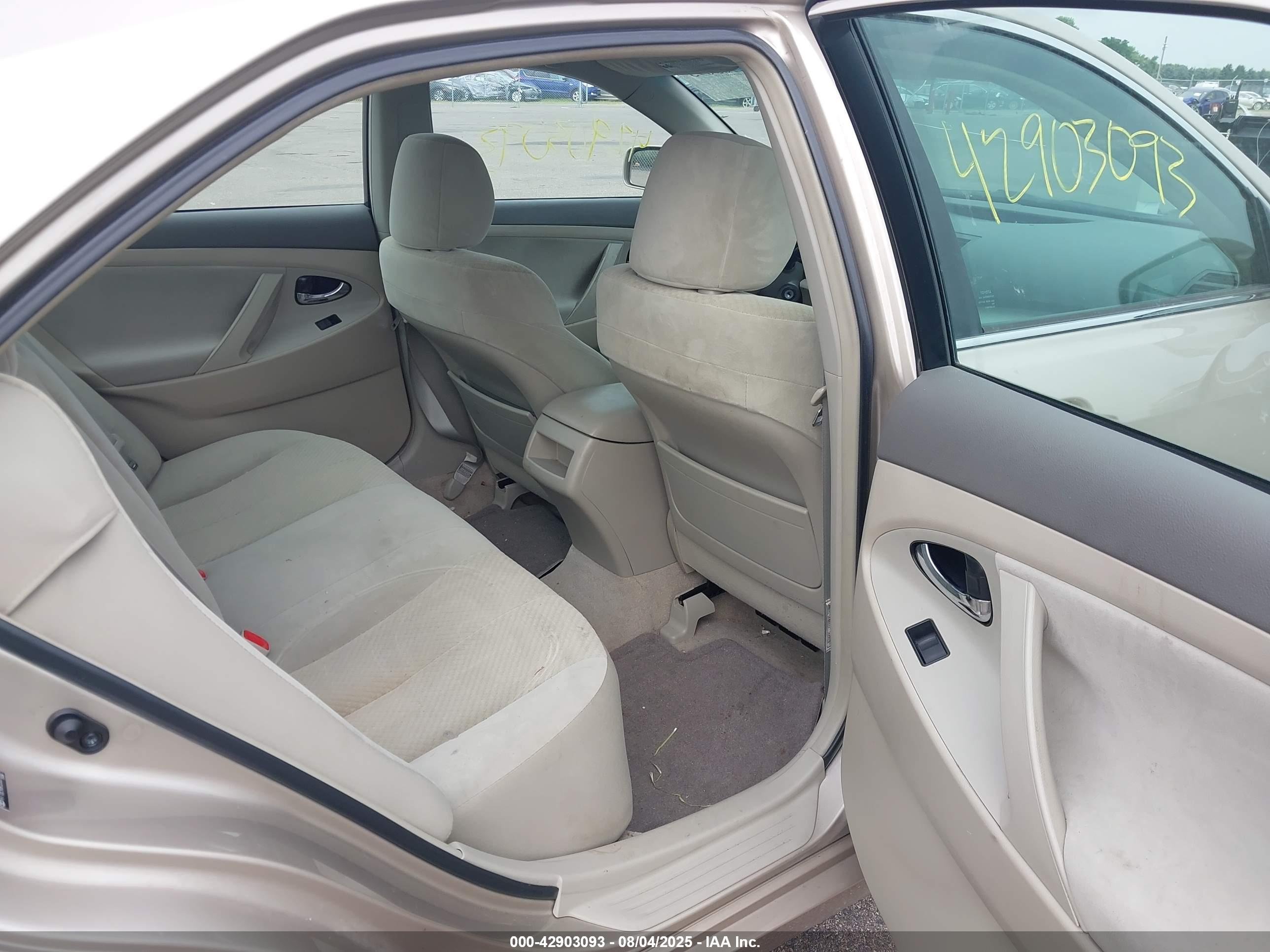 TOYOTA CAMRY image 8