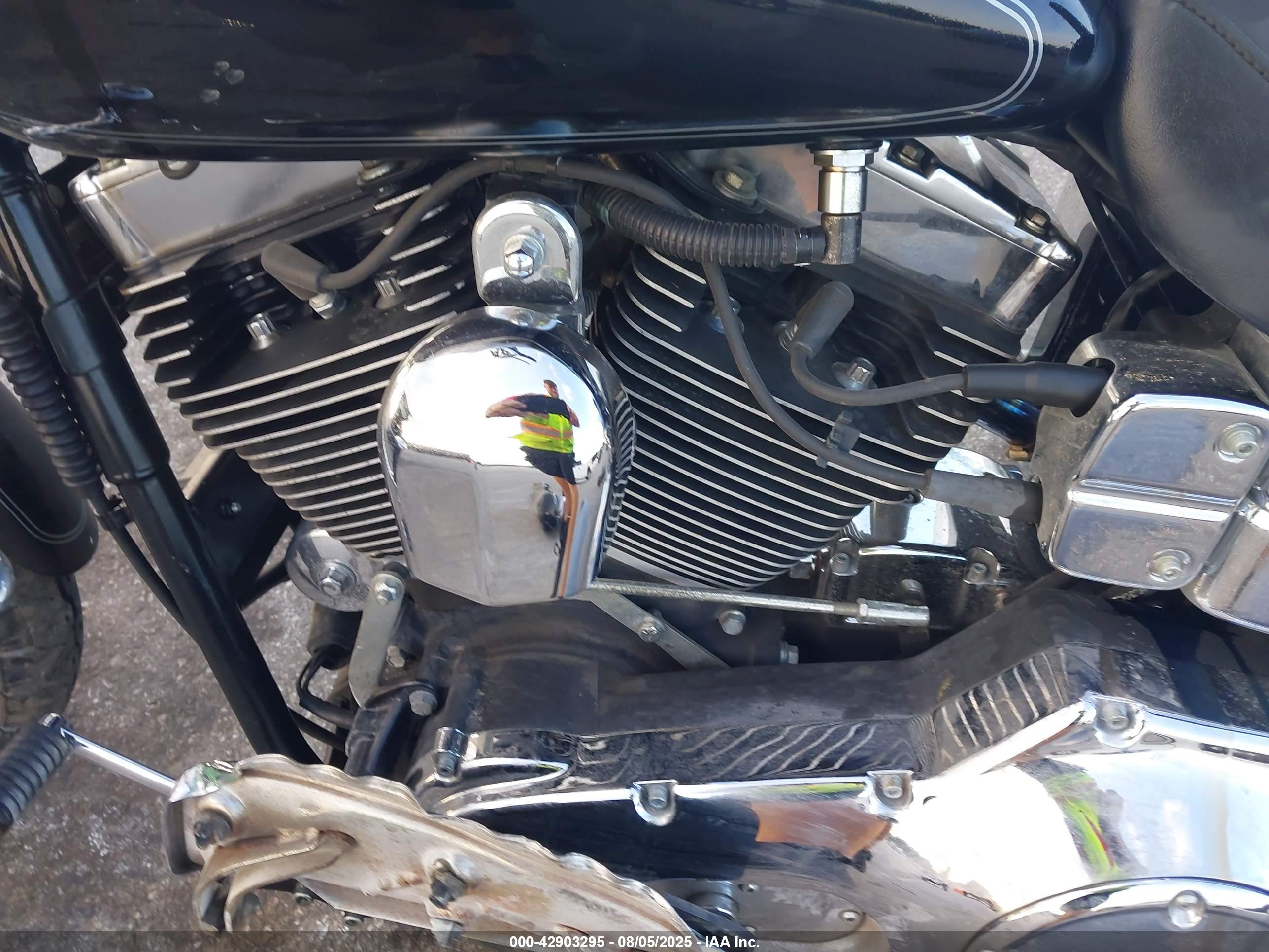 HARLEY-DAVIDSON FXDLI image 9