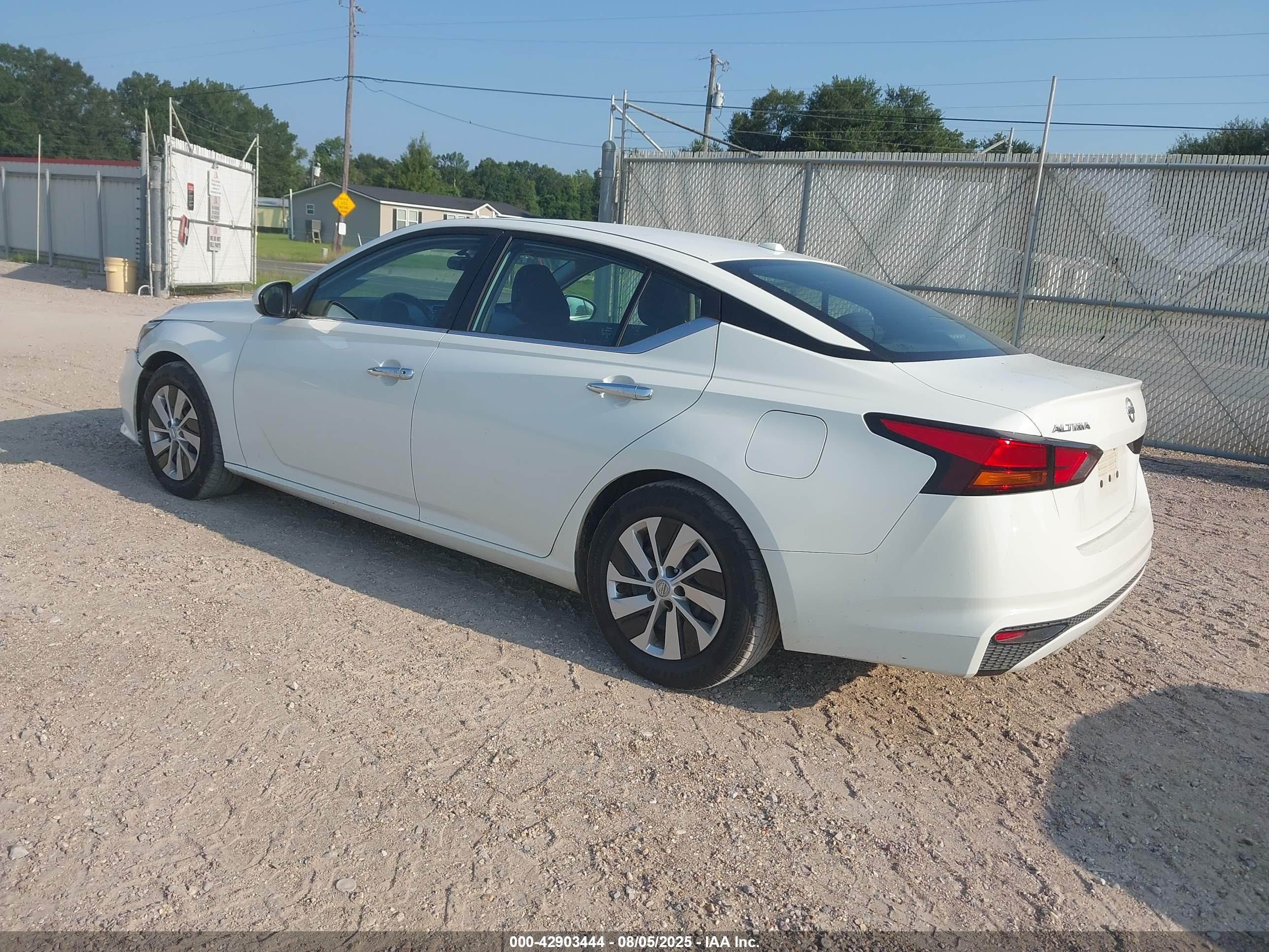 NISSAN ALTIMA image 3
