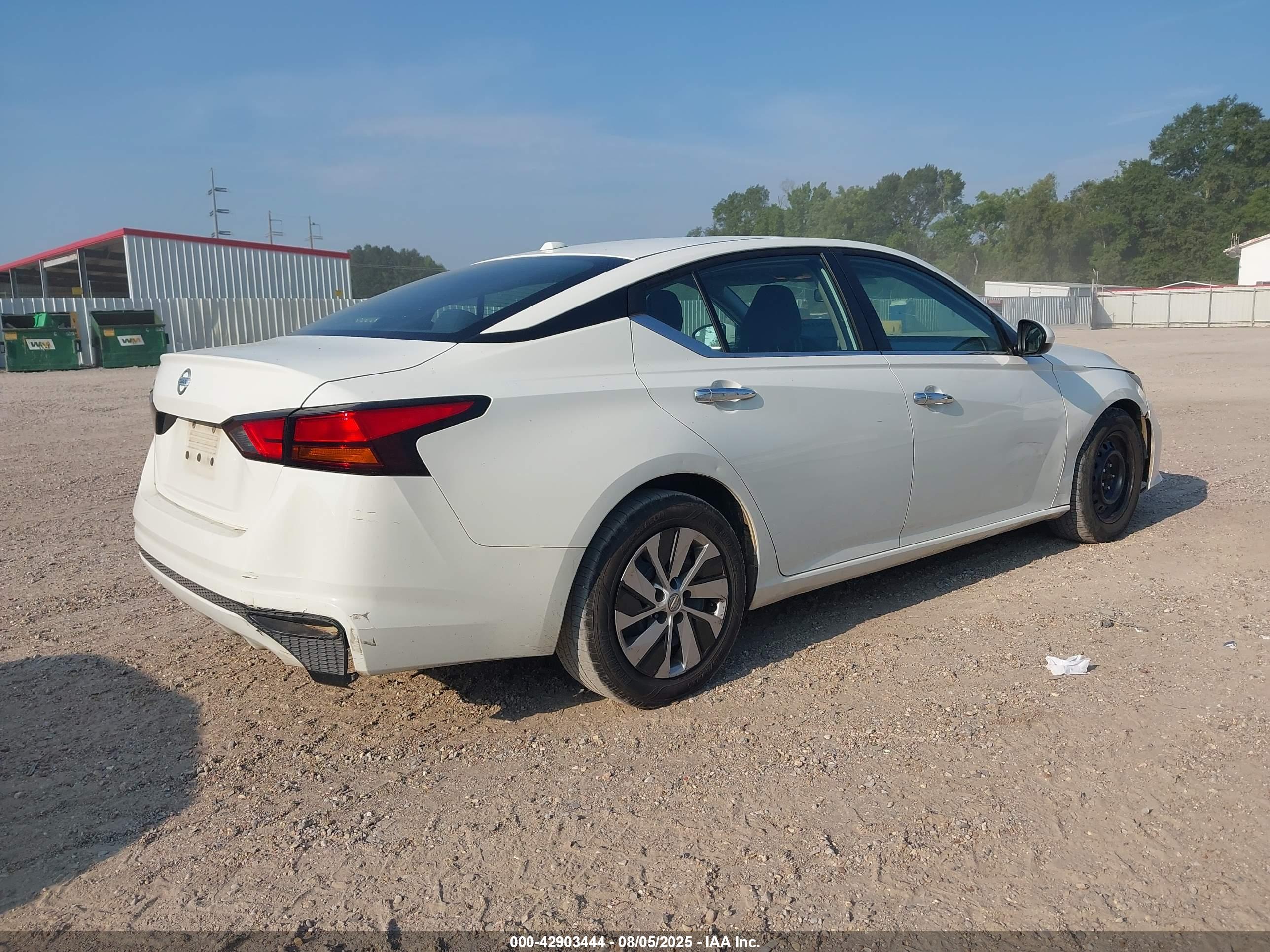 NISSAN ALTIMA image 4