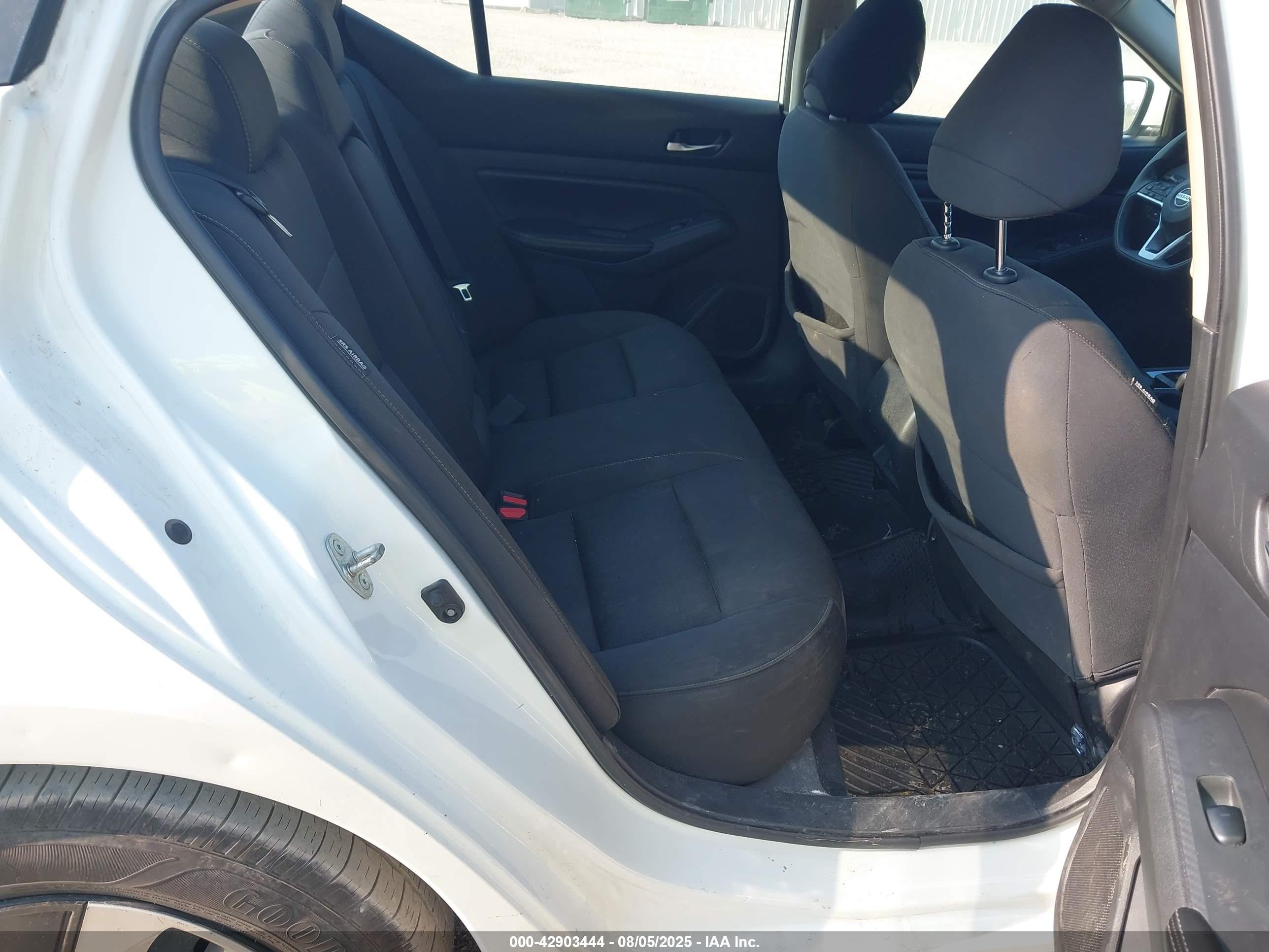 NISSAN ALTIMA image 8