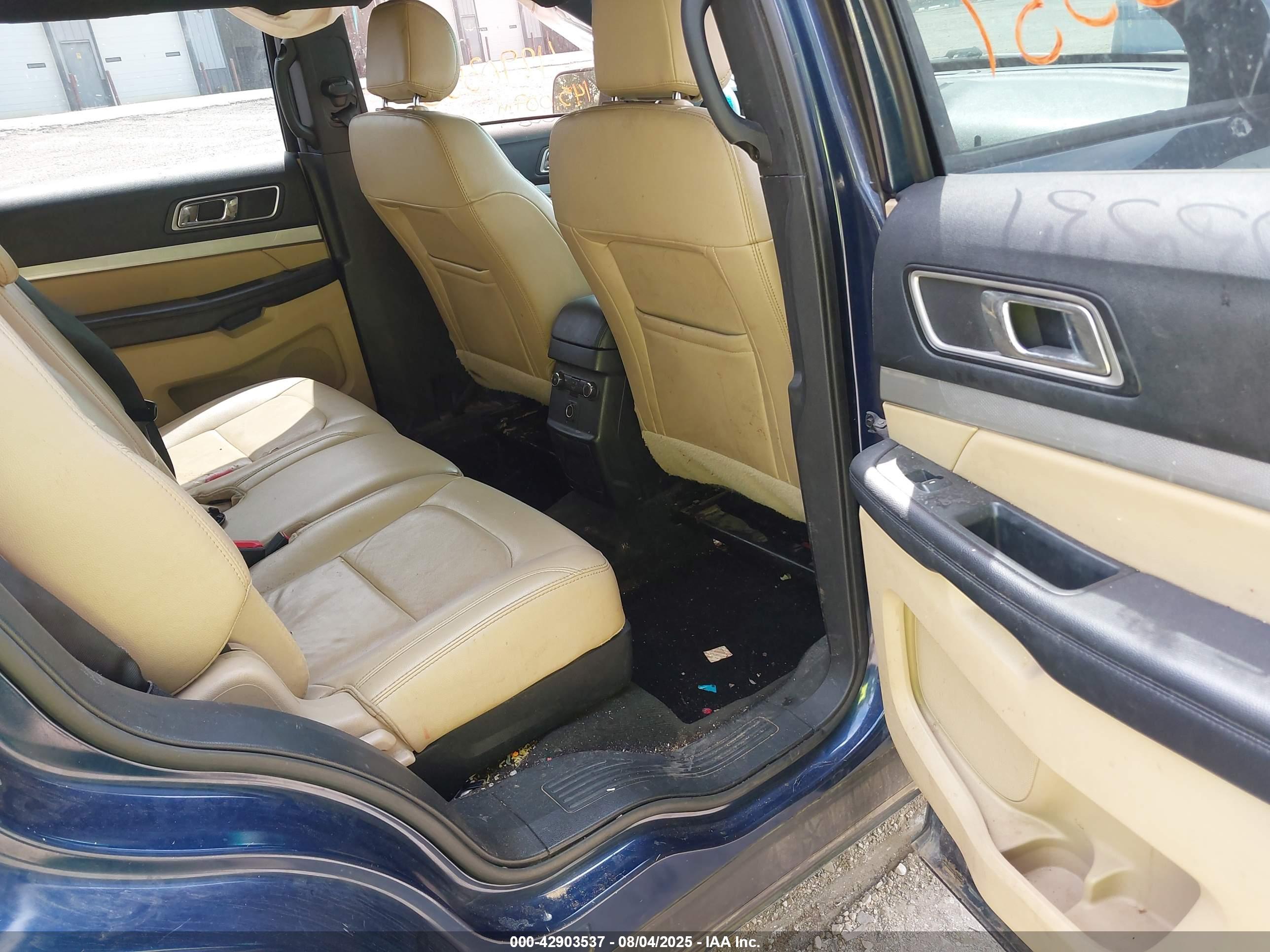 FORD EXPLORER image 8