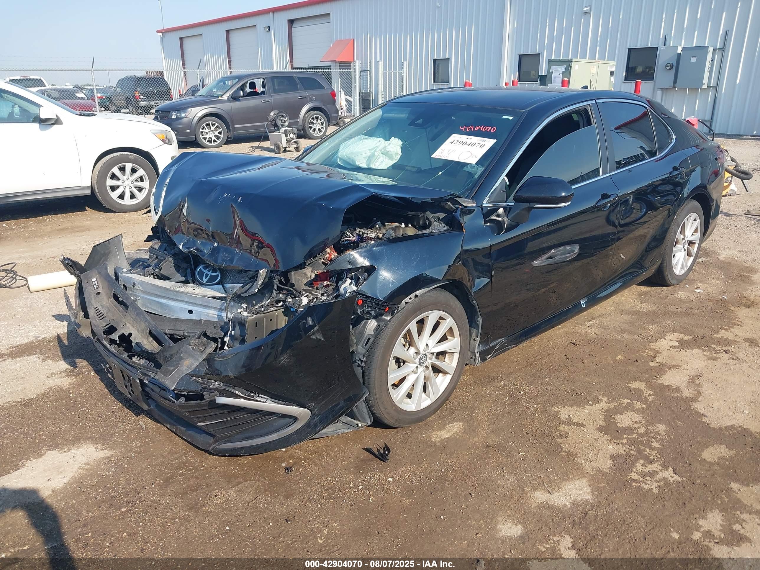 TOYOTA CAMRY image 2