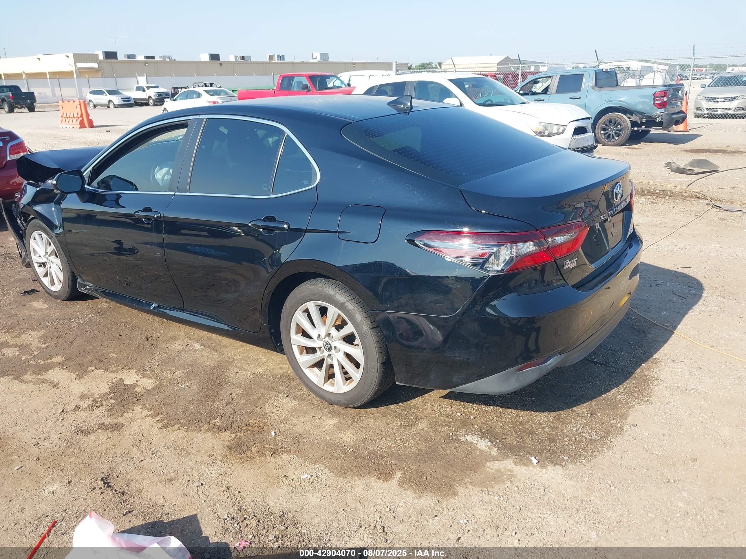 TOYOTA CAMRY image 3