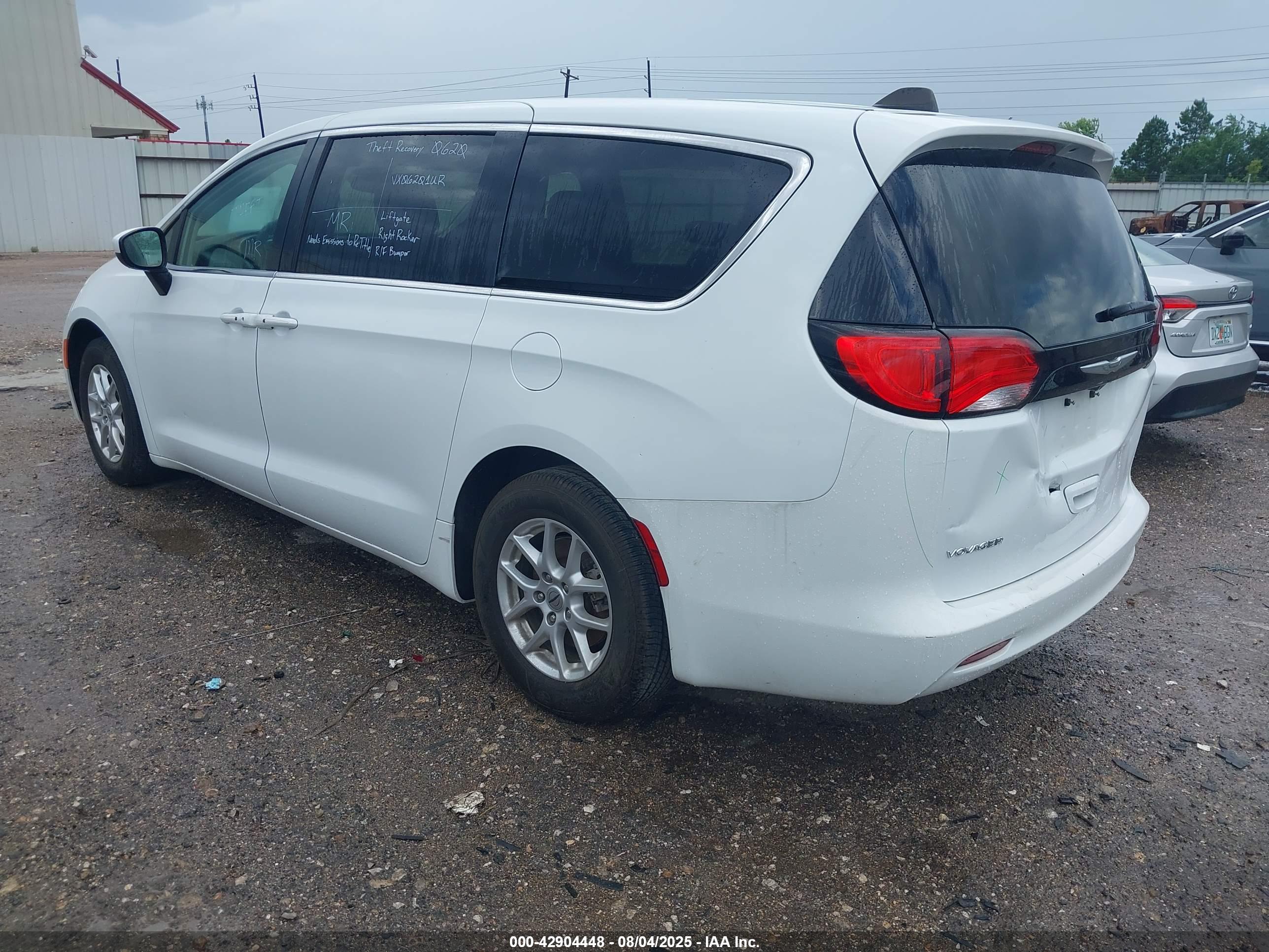 CHRYSLER VOYAGER image 3