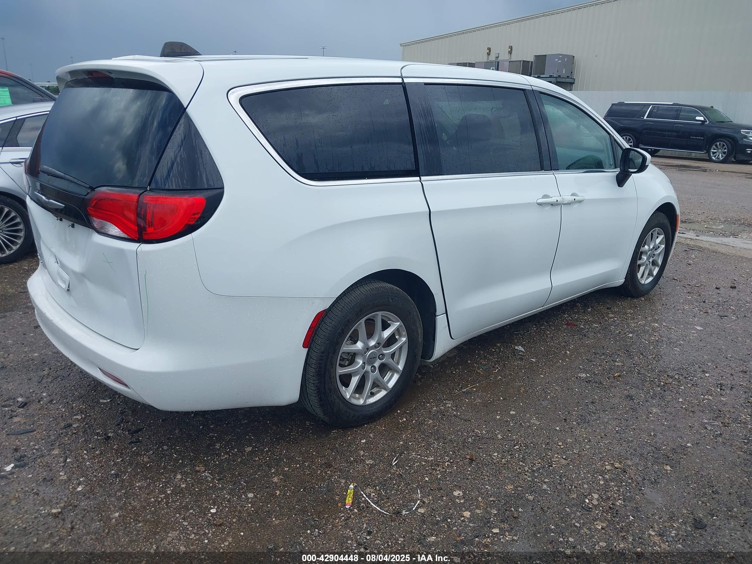 CHRYSLER VOYAGER image 4