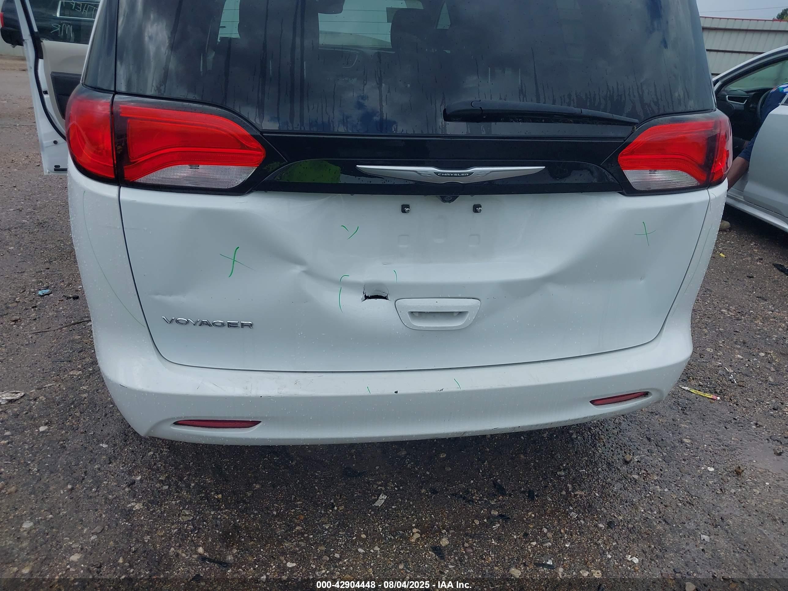 CHRYSLER VOYAGER image 6