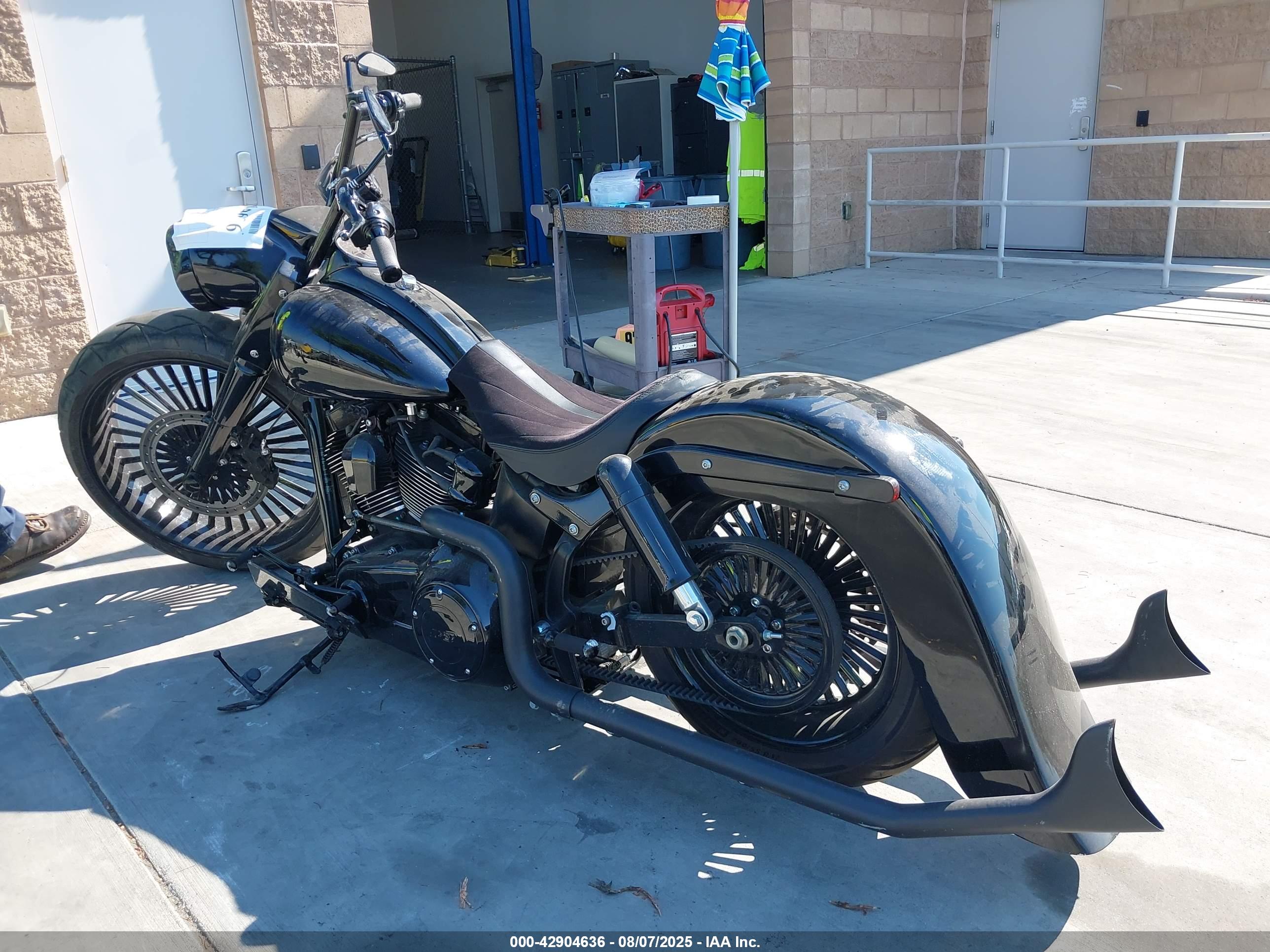 HARLEY-DAVIDSON FLSTFB image 3