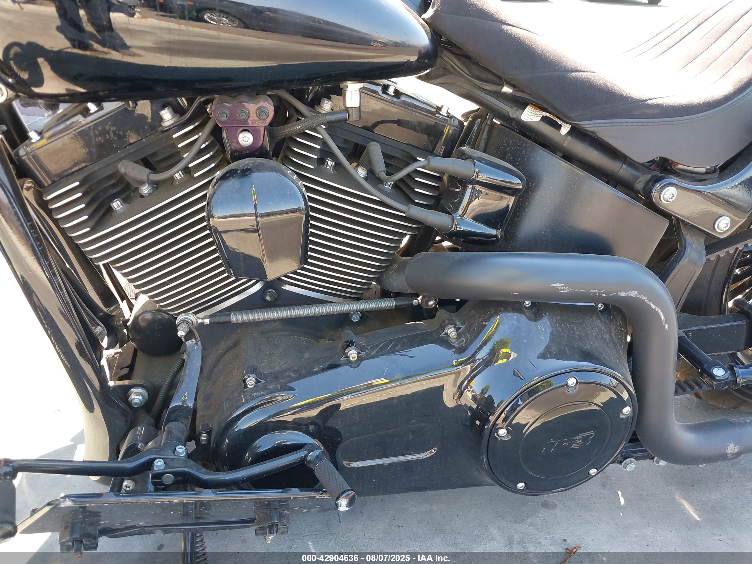 HARLEY-DAVIDSON FLSTFB image 9