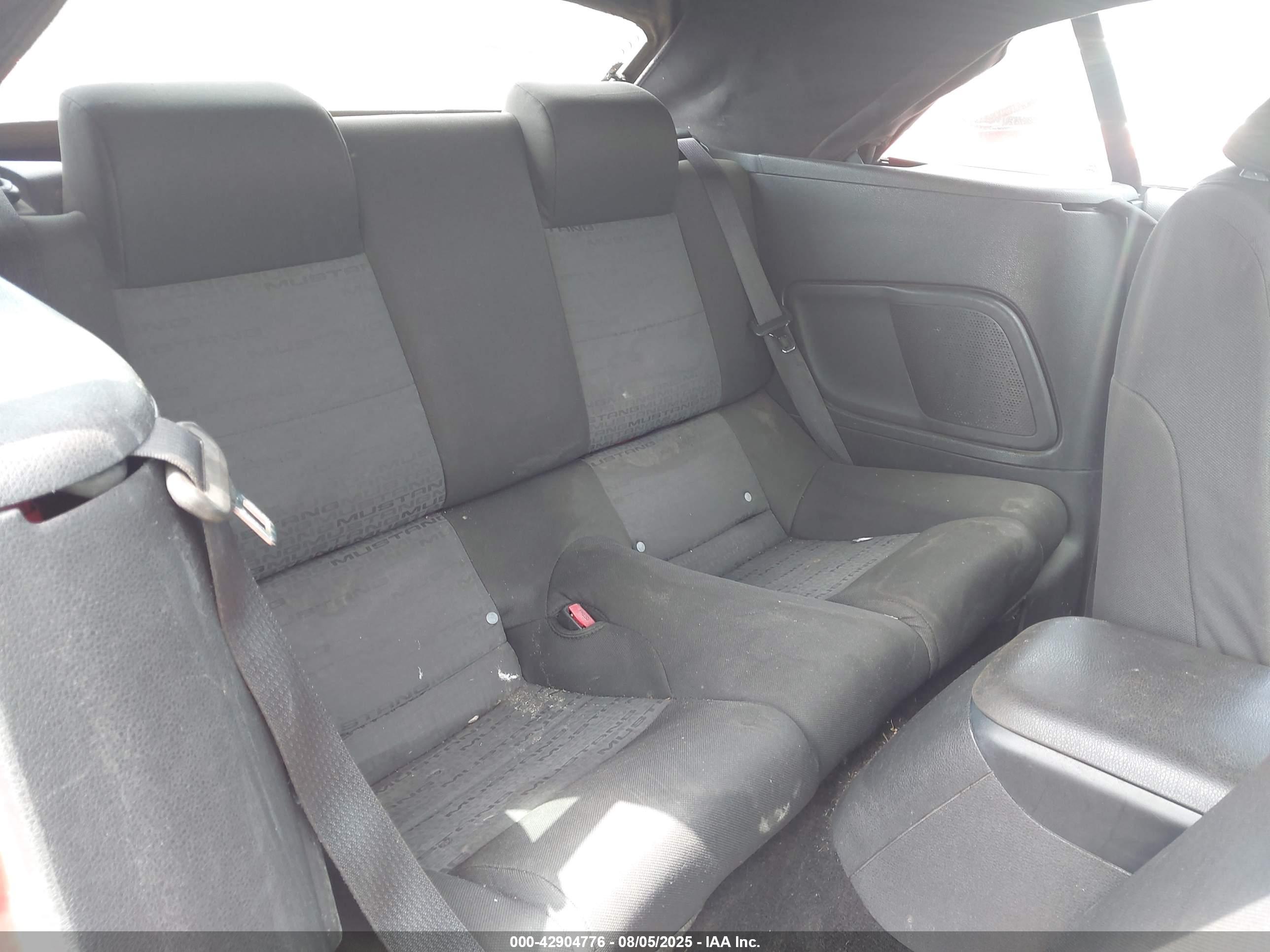 FORD MUSTANG image 8