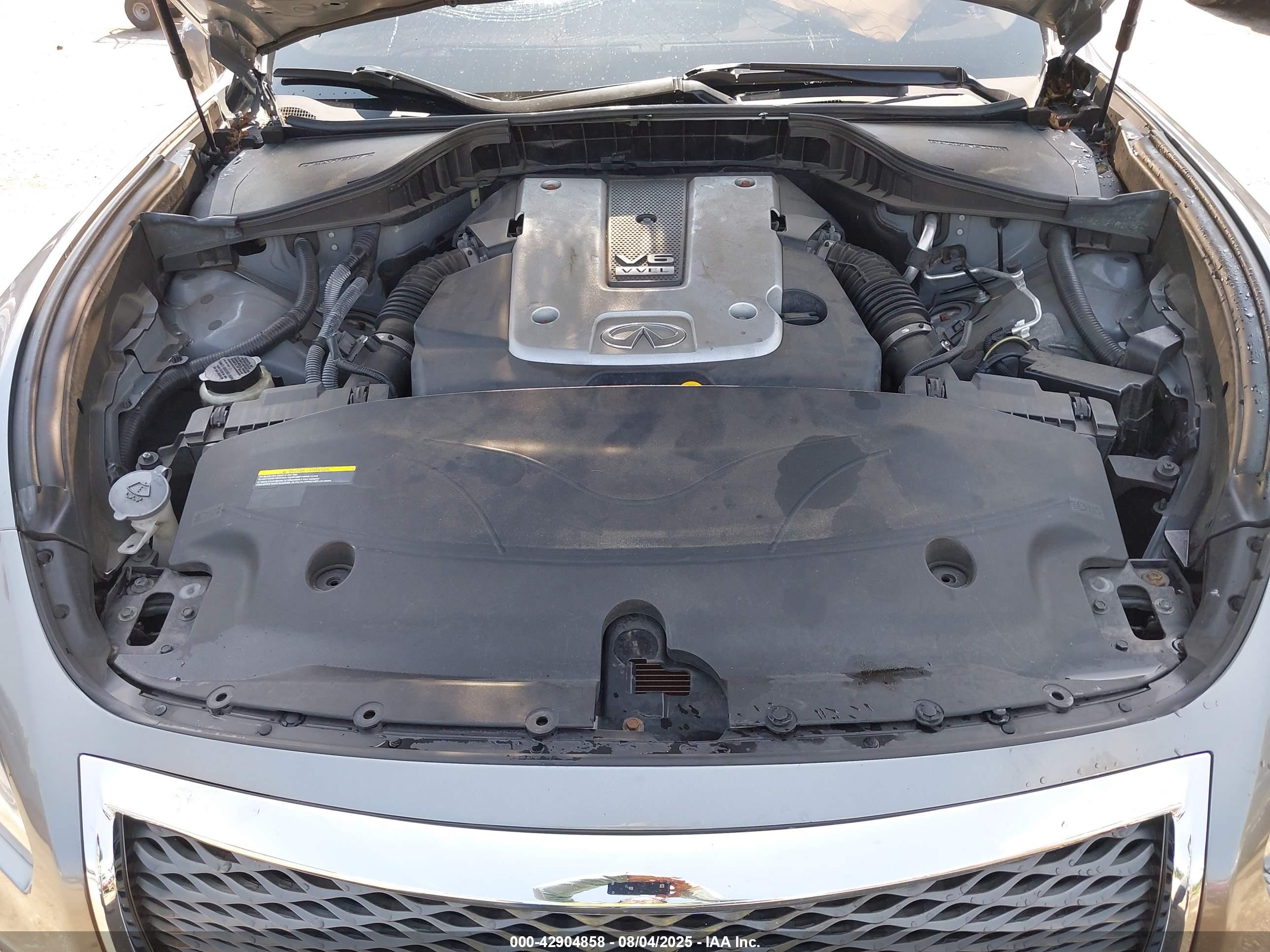 INFINITI Q70L image 10