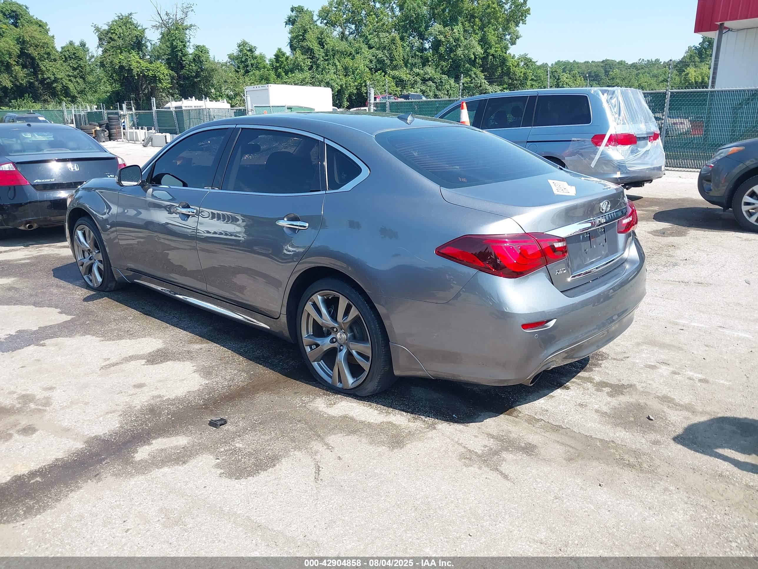 INFINITI Q70L image 3