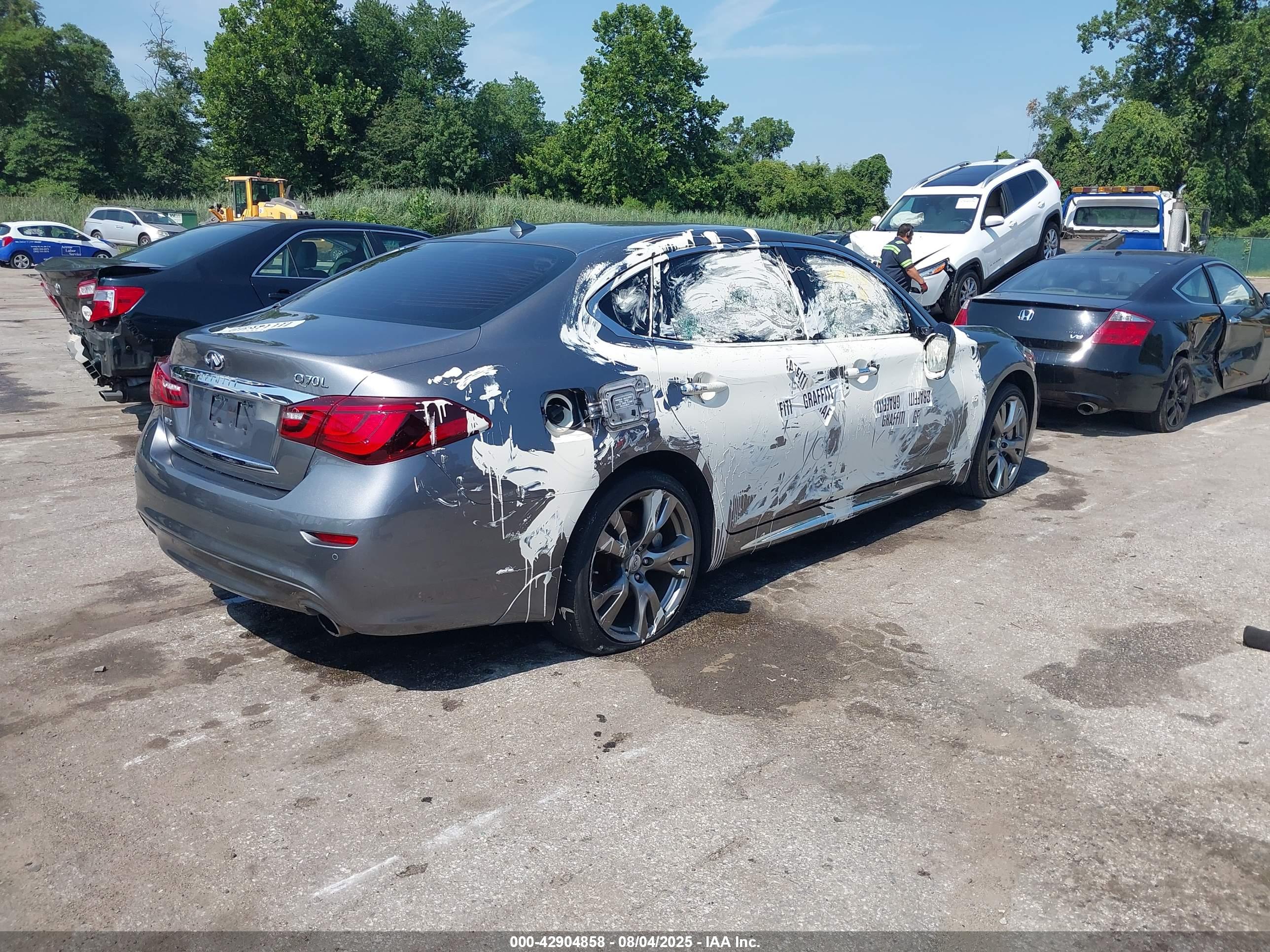 INFINITI Q70L image 4