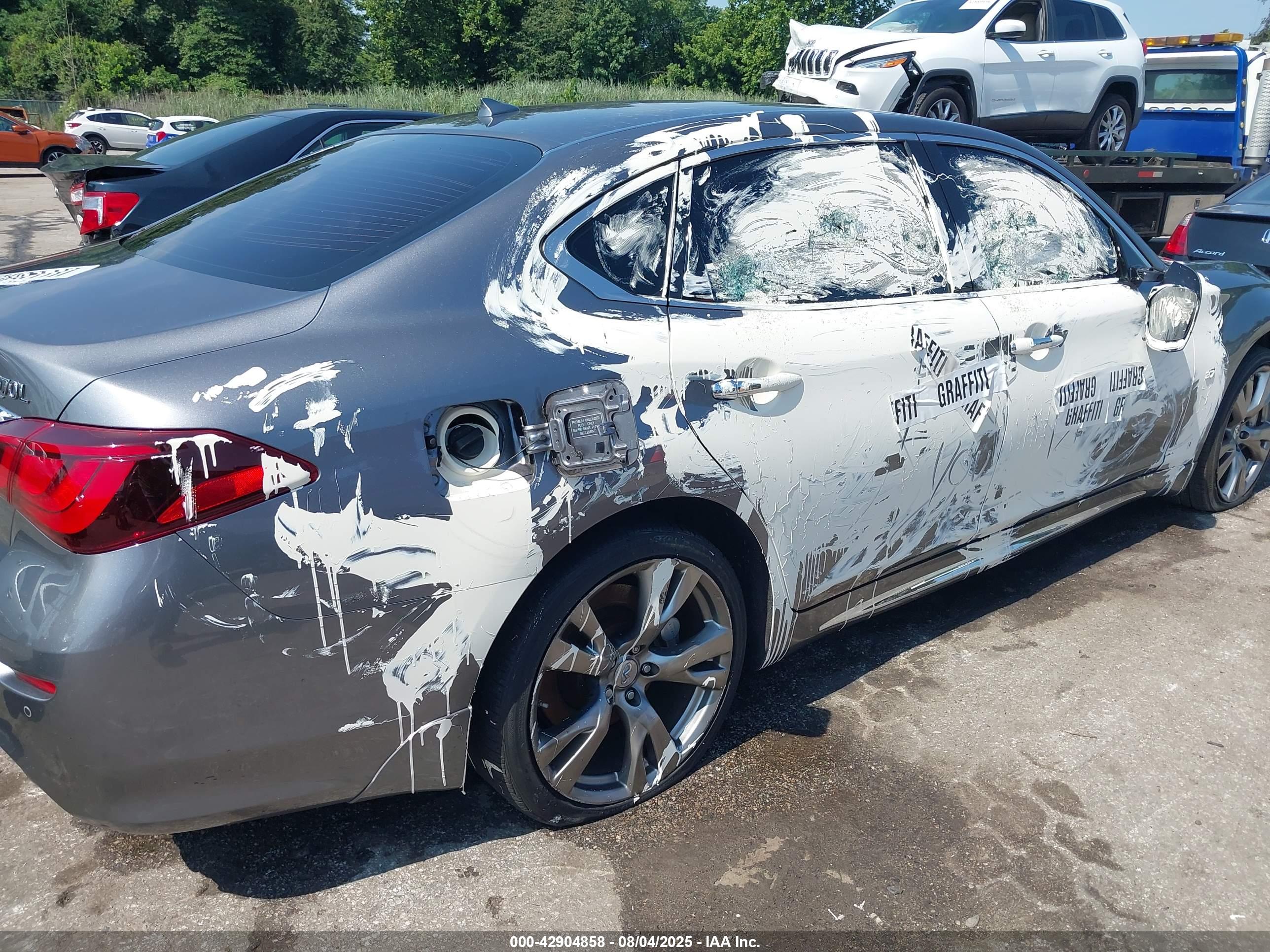 INFINITI Q70L image 6