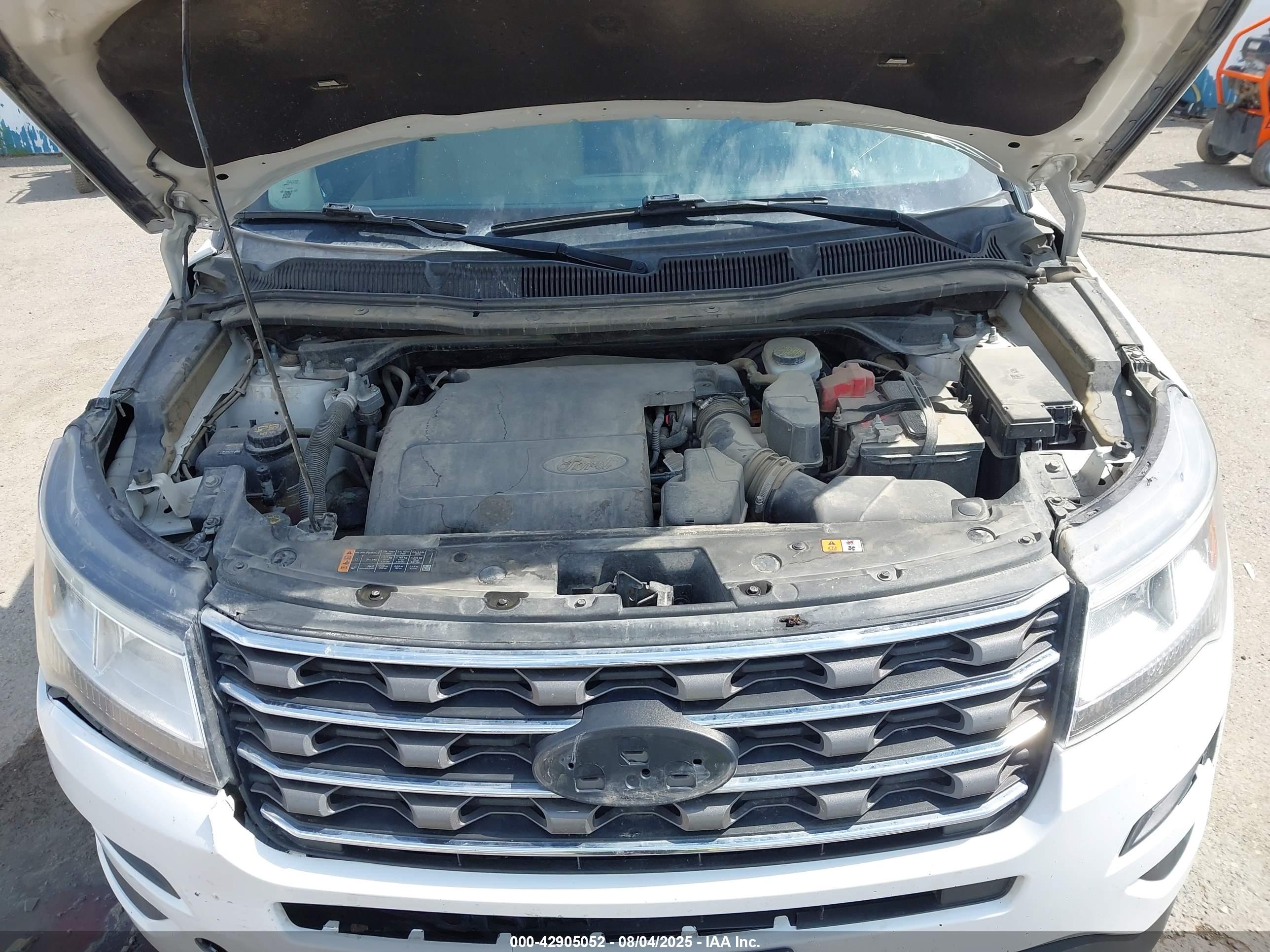 FORD EXPLORER image 10
