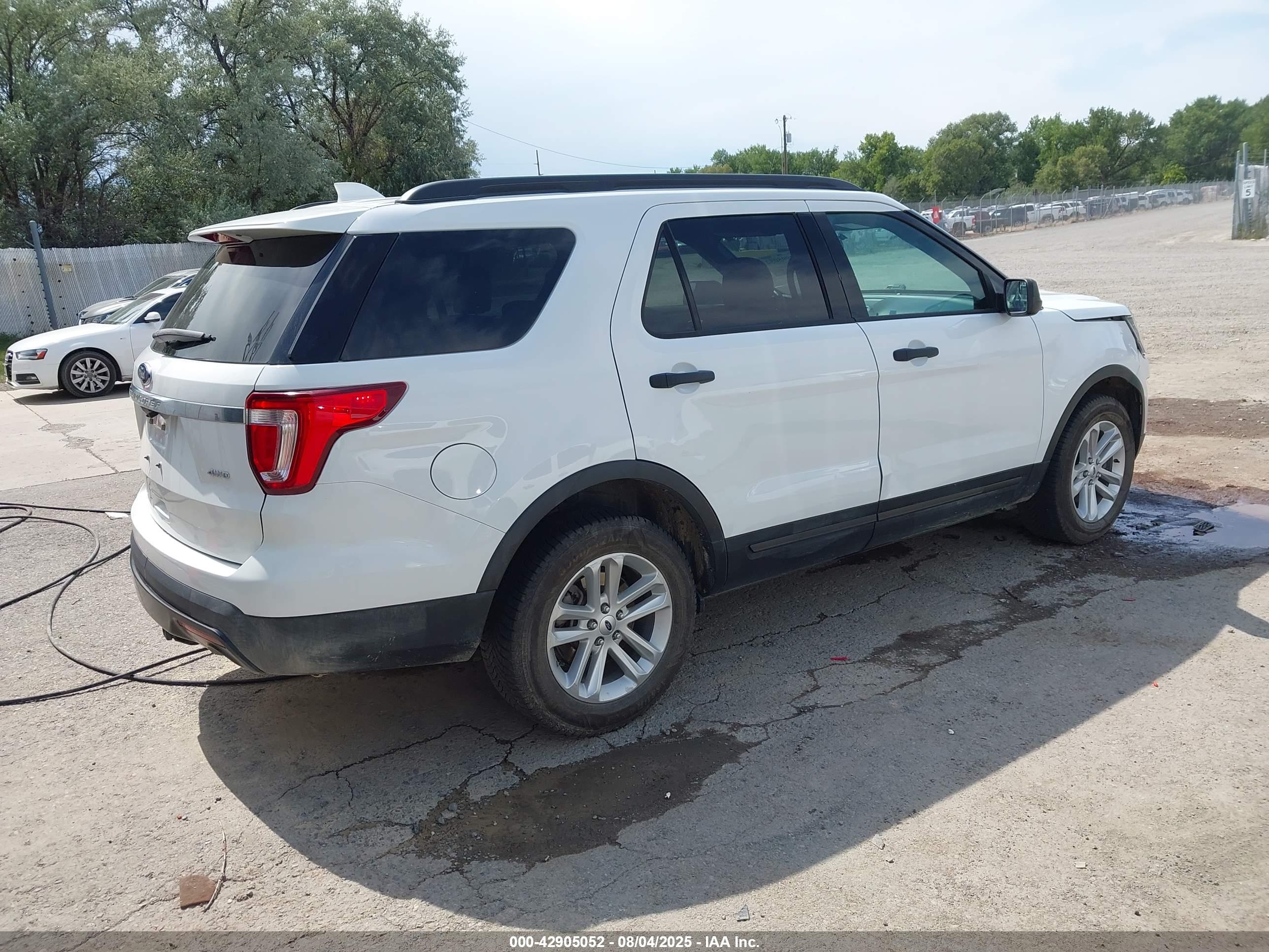 FORD EXPLORER image 4