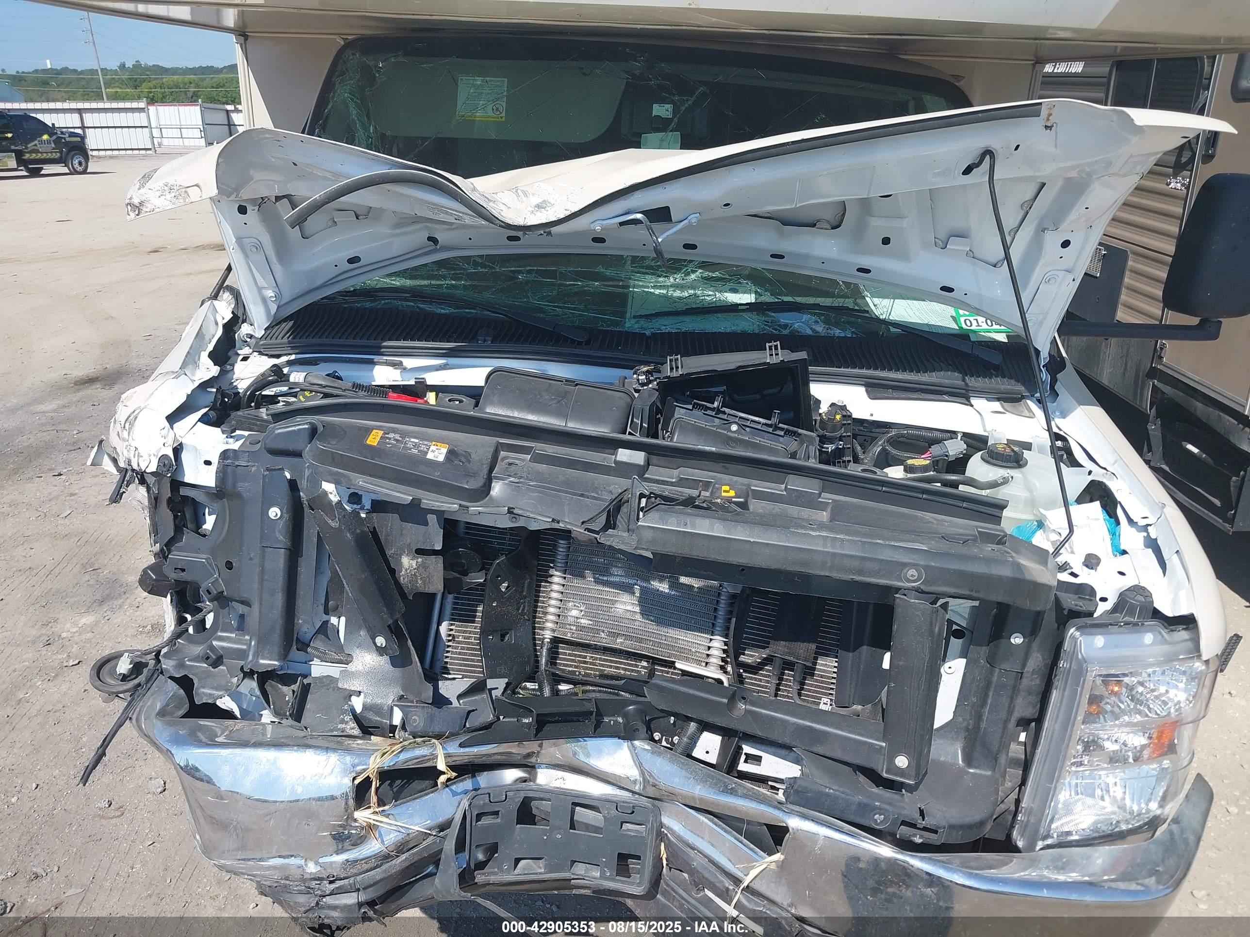 FORD E-450 image 10