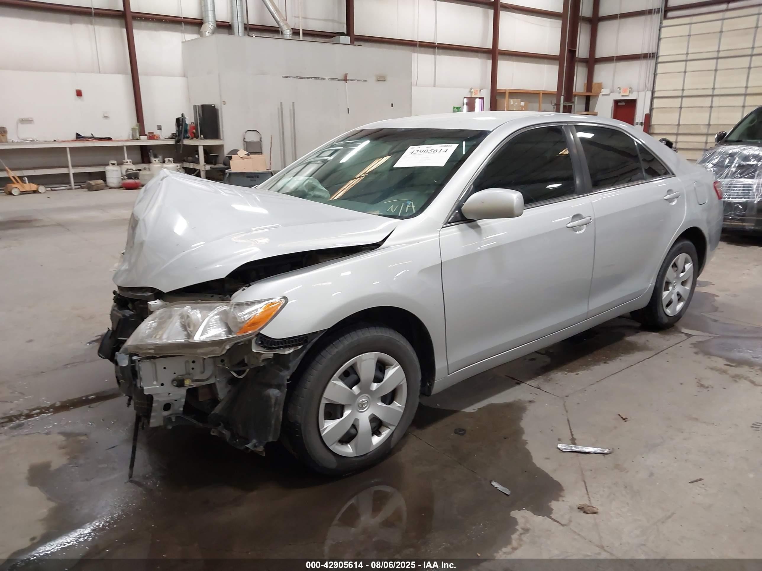 TOYOTA CAMRY image 2
