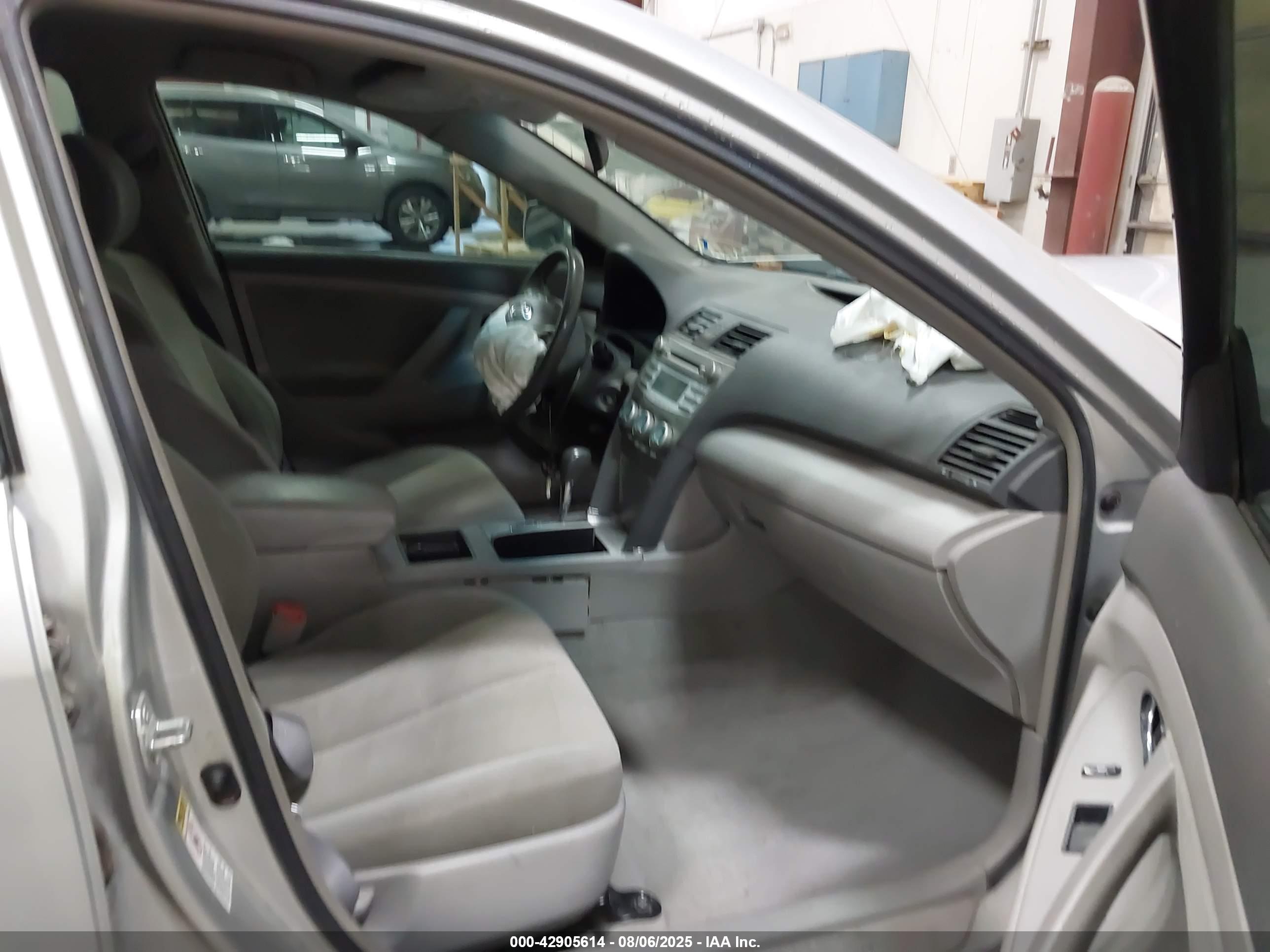 TOYOTA CAMRY image 5