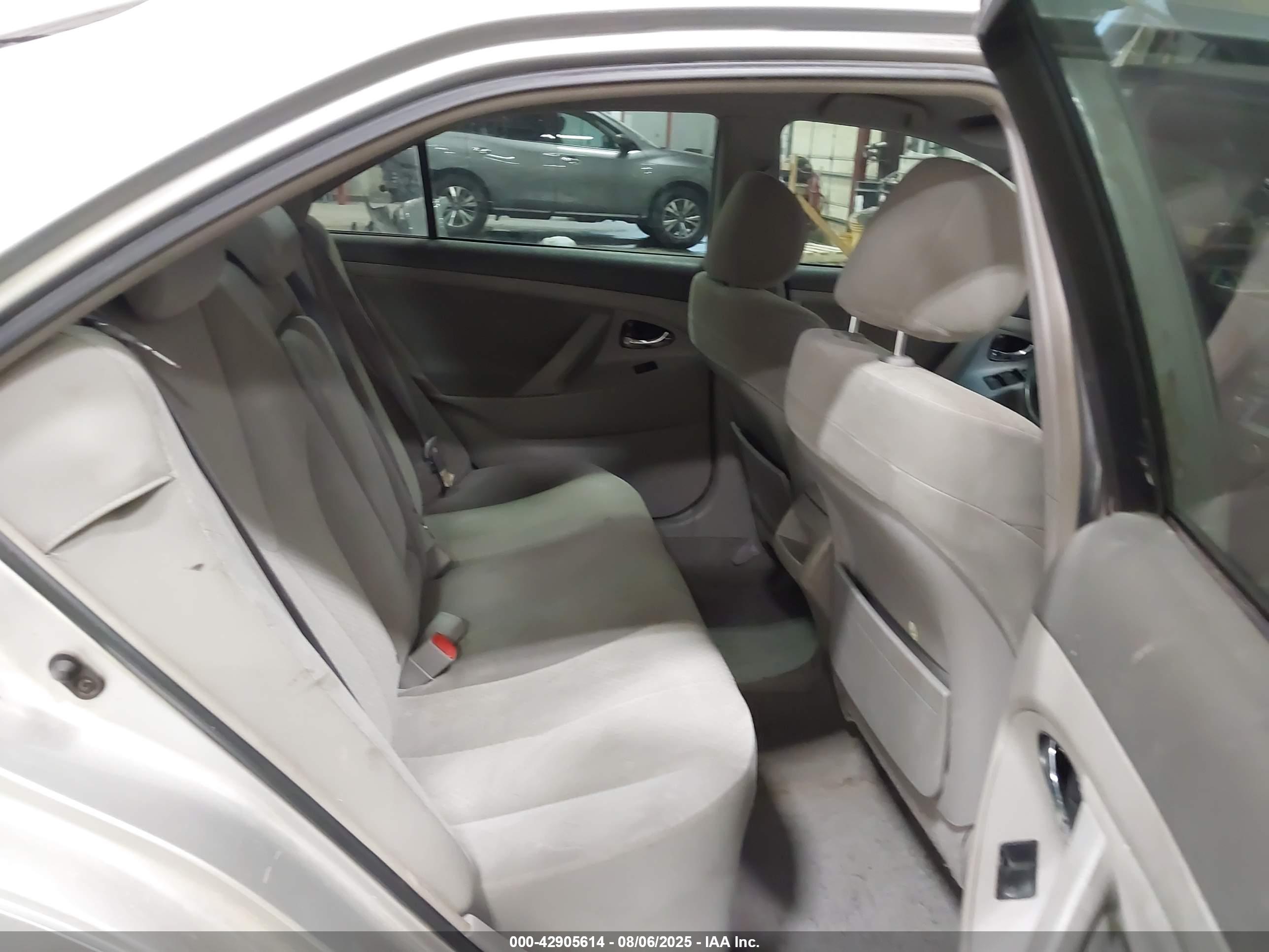 TOYOTA CAMRY image 8