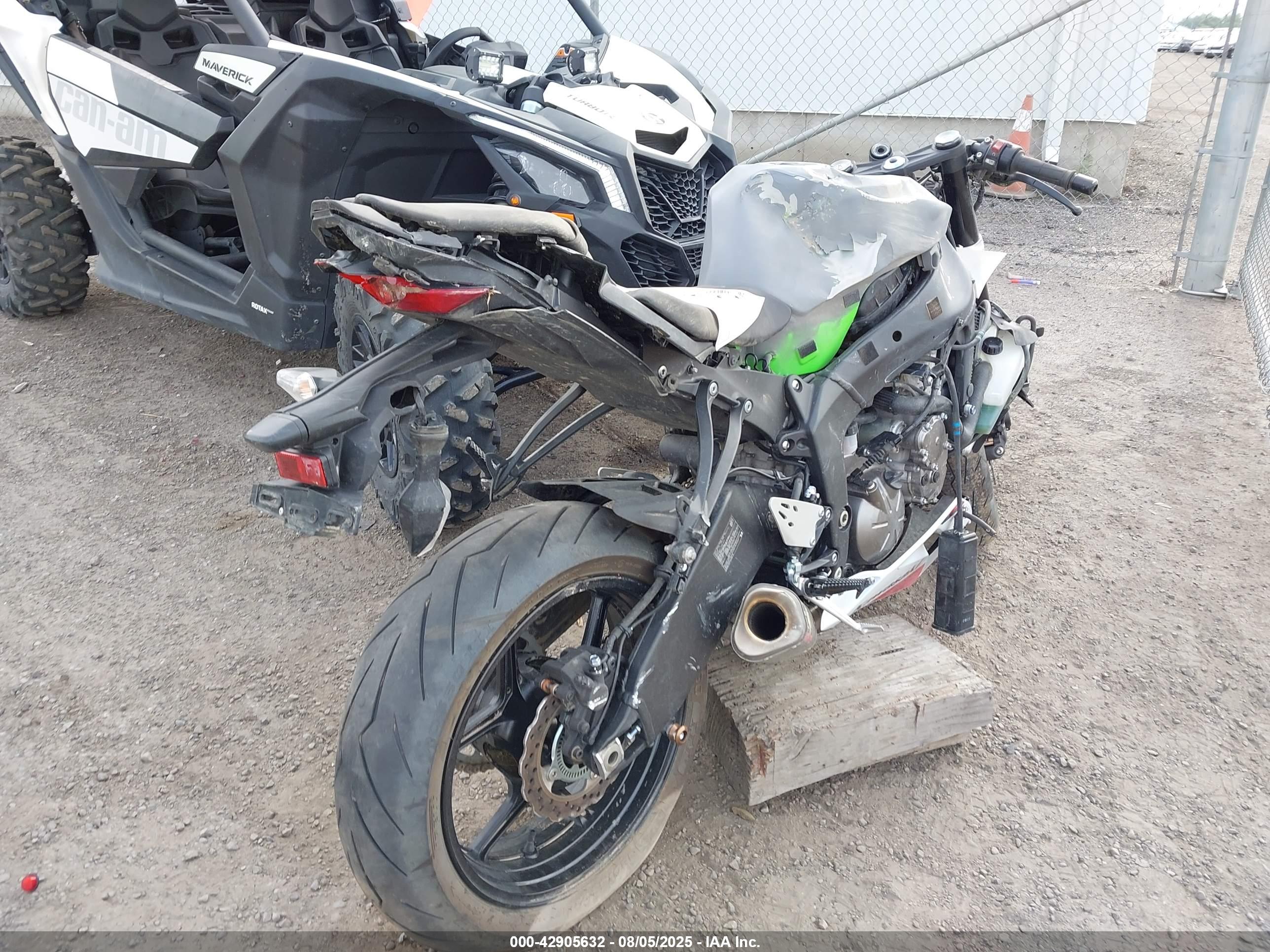 KAWASAKI ZX636 image 4