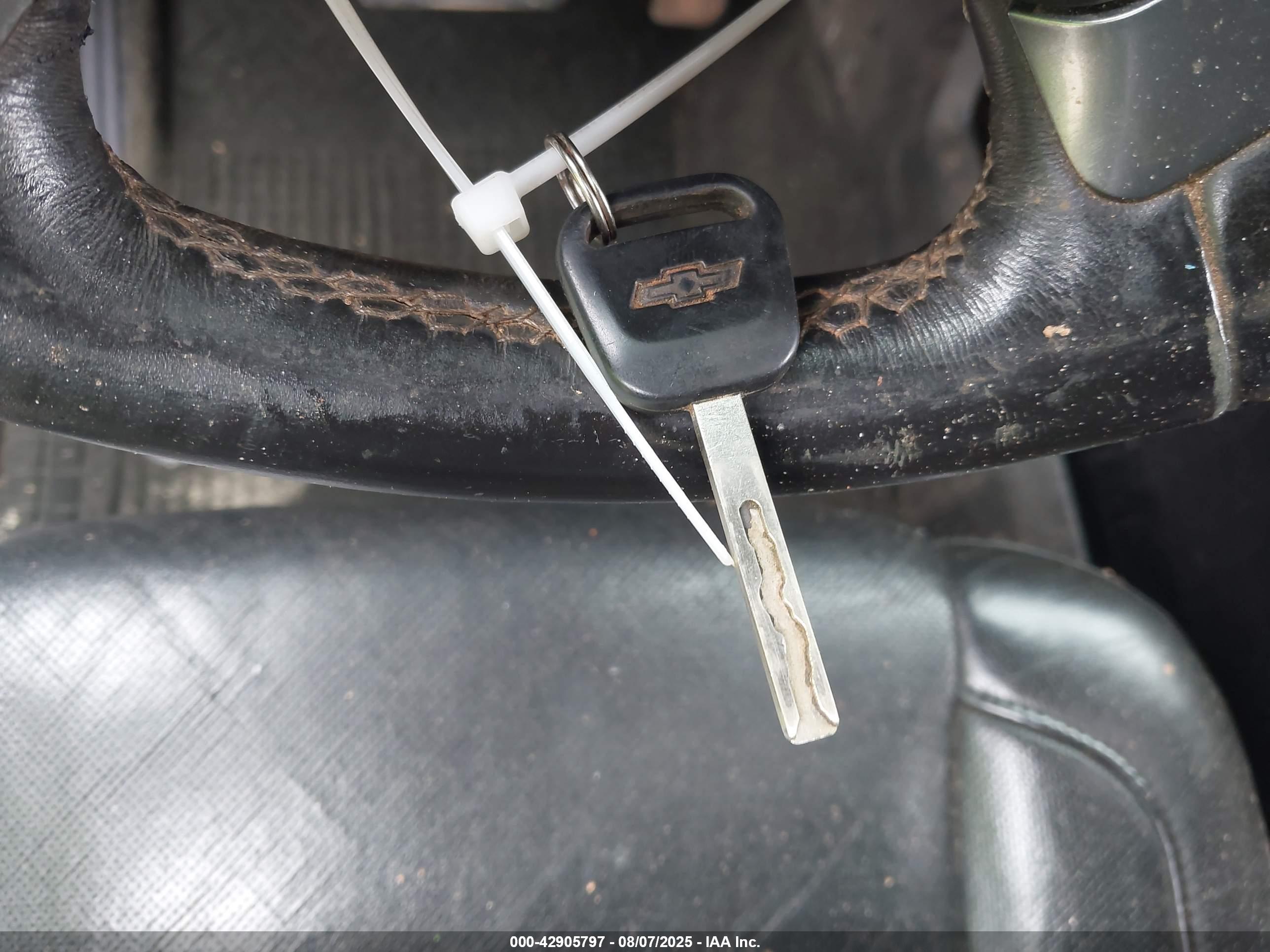CHEVROLET SILVERADO image 11