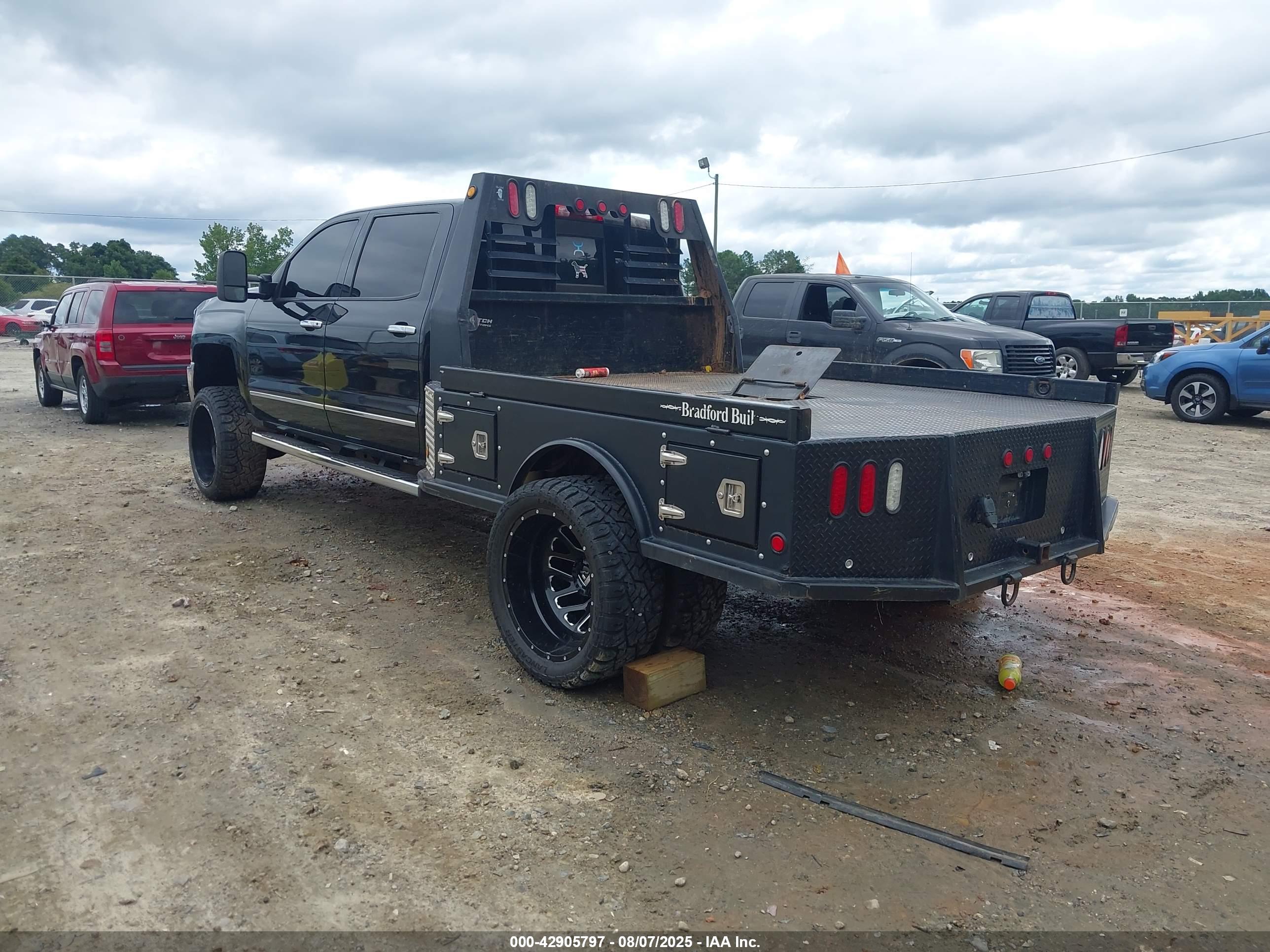CHEVROLET SILVERADO image 3