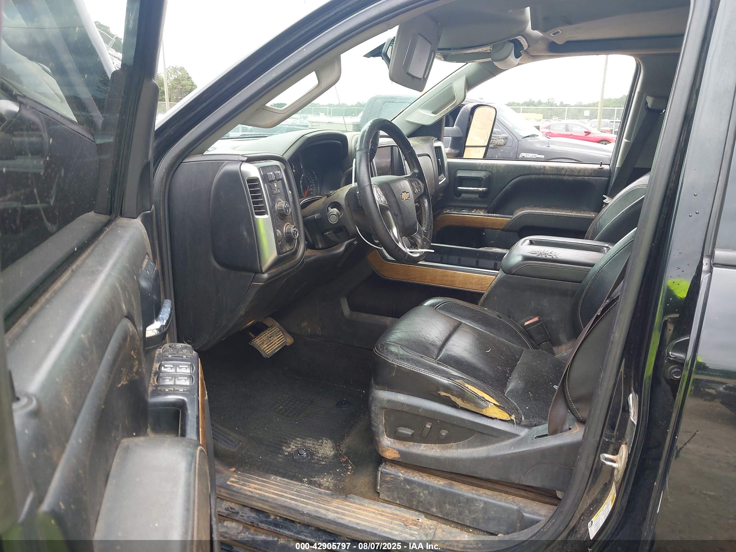 CHEVROLET SILVERADO image 7