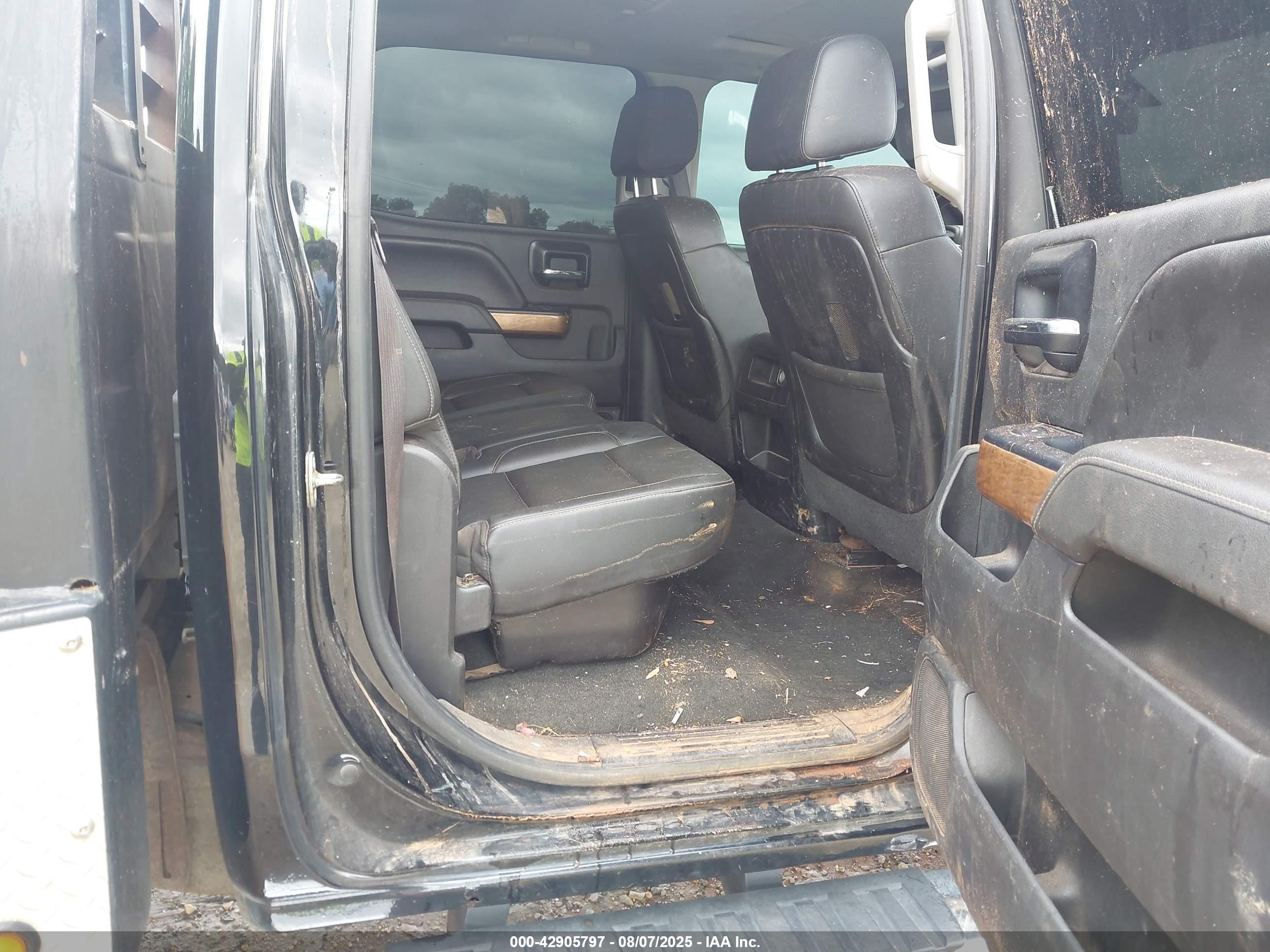 CHEVROLET SILVERADO image 8