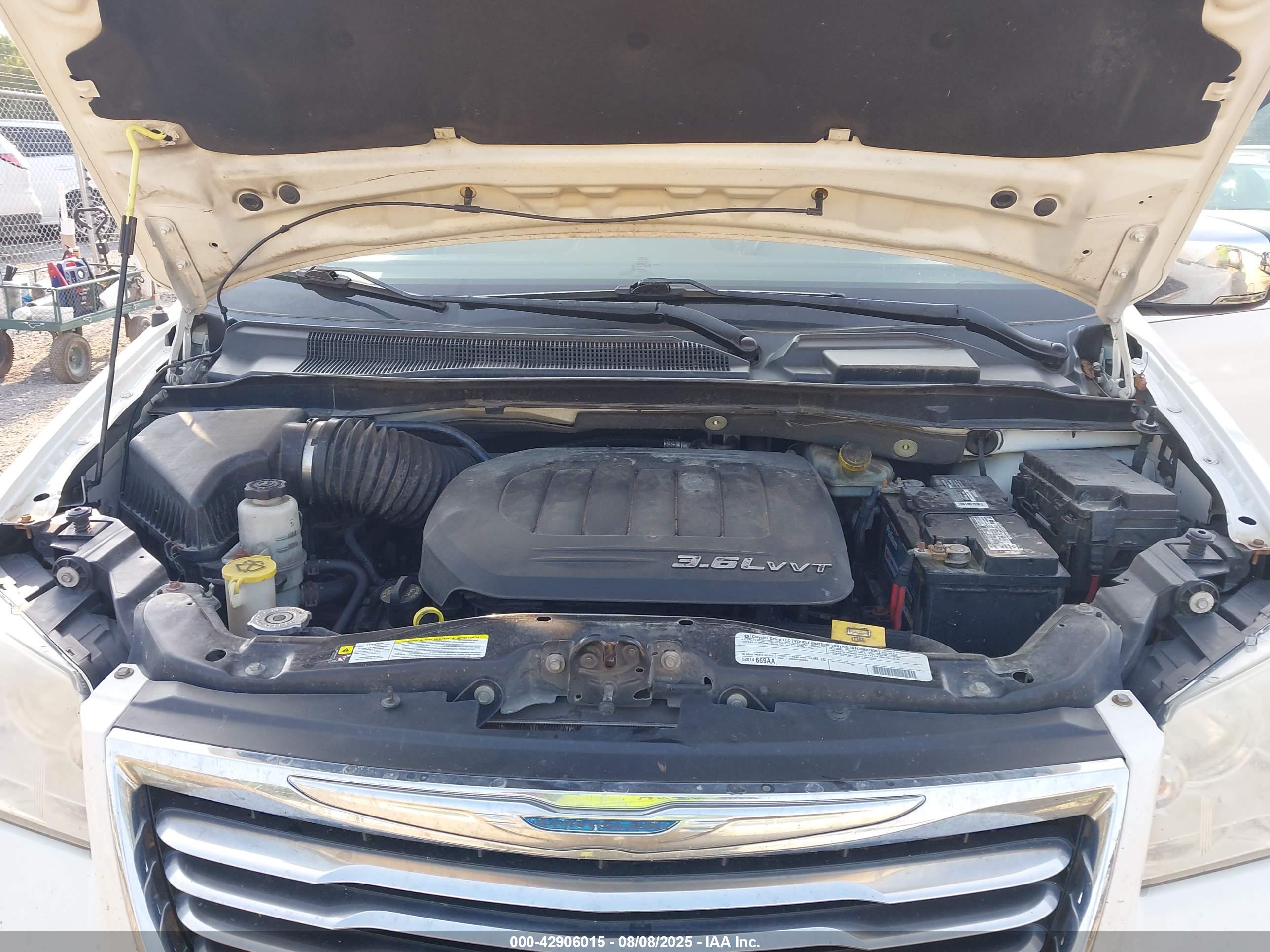 CHRYSLER TOWN image 10