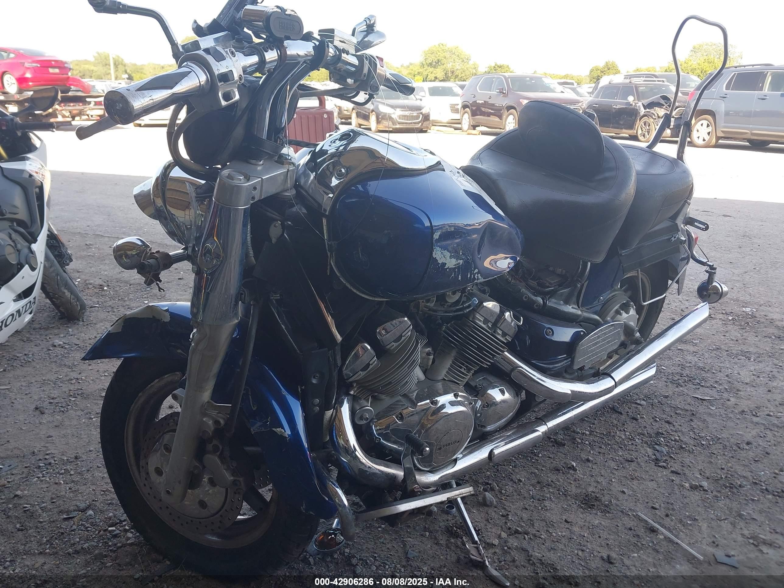 YAMAHA XVZ13 image 2