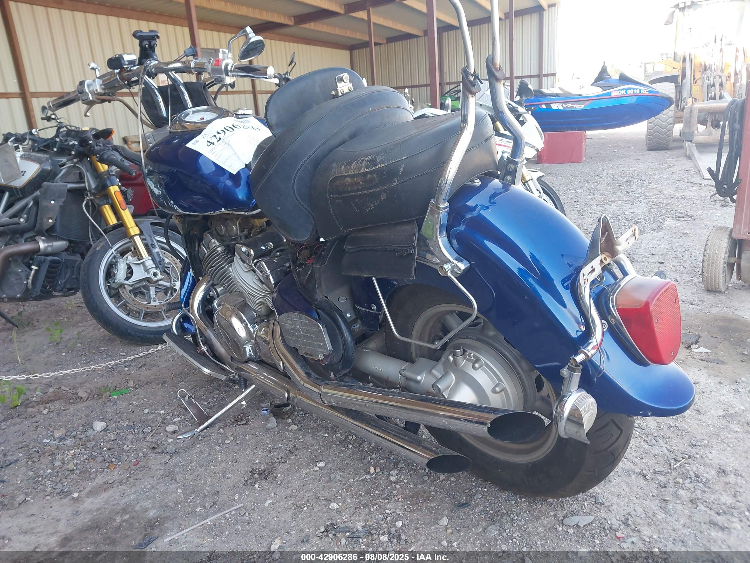 YAMAHA XVZ13 image 3