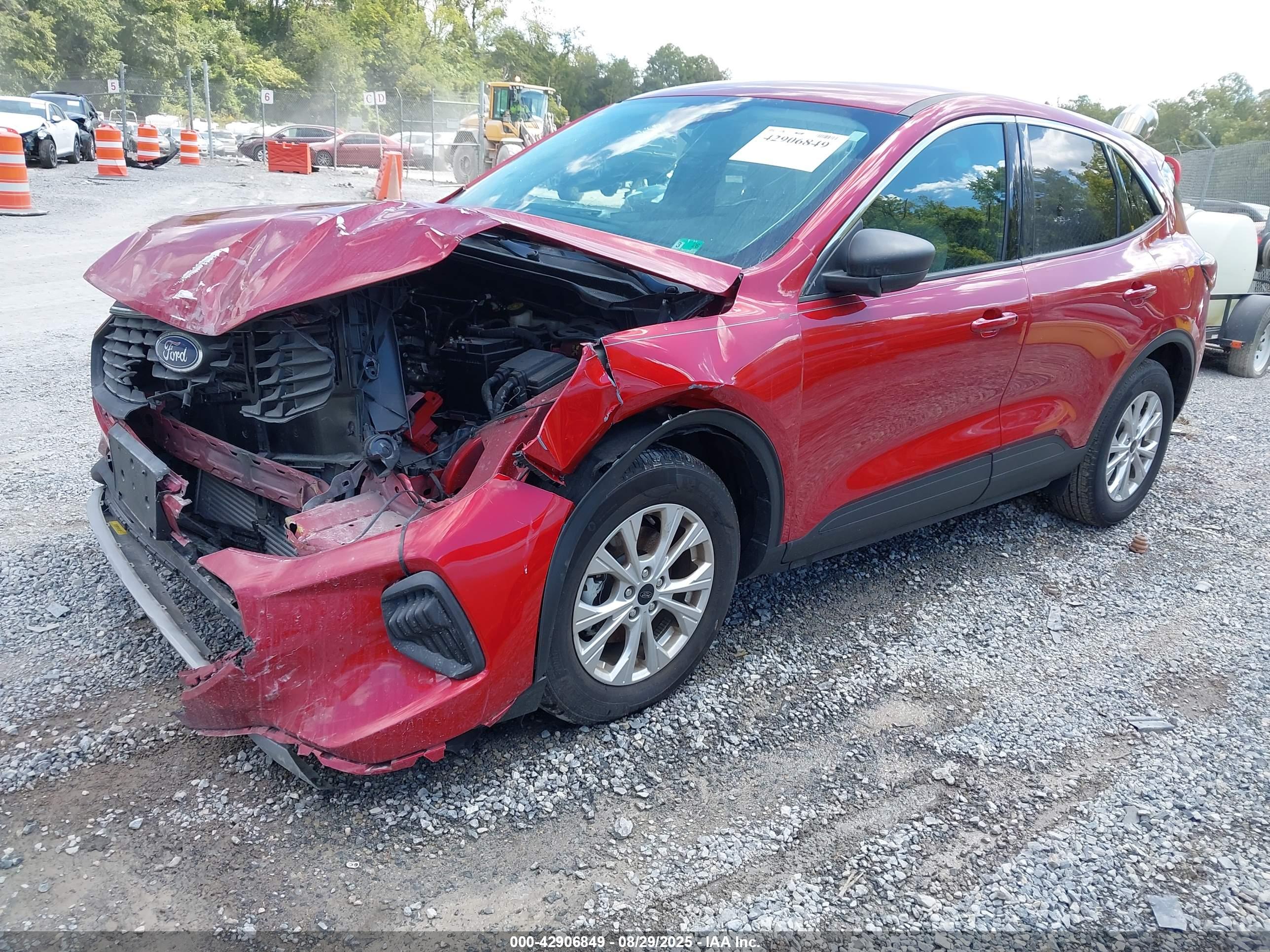 FORD ESCAPE image 2