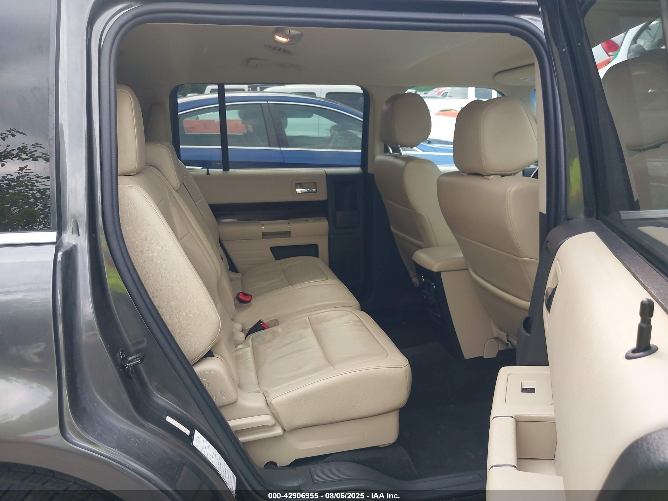 FORD FLEX image 8