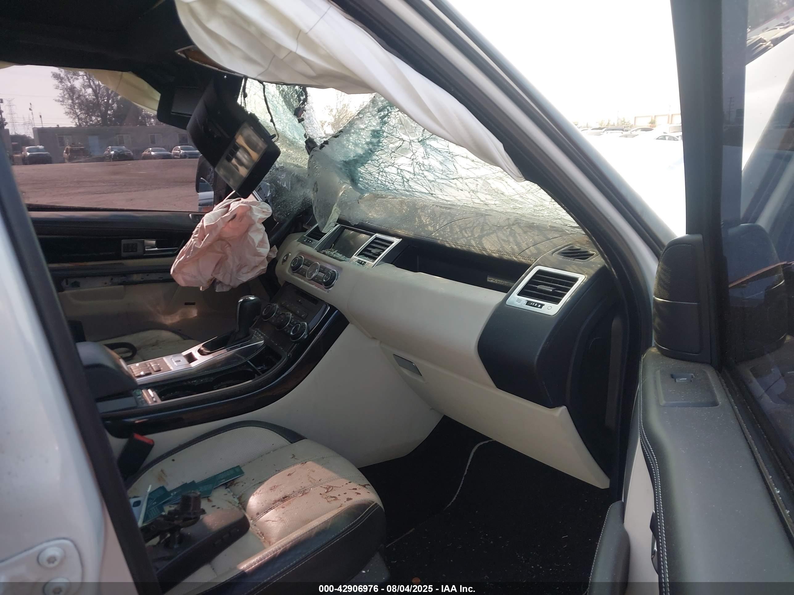 LAND ROVER image 5